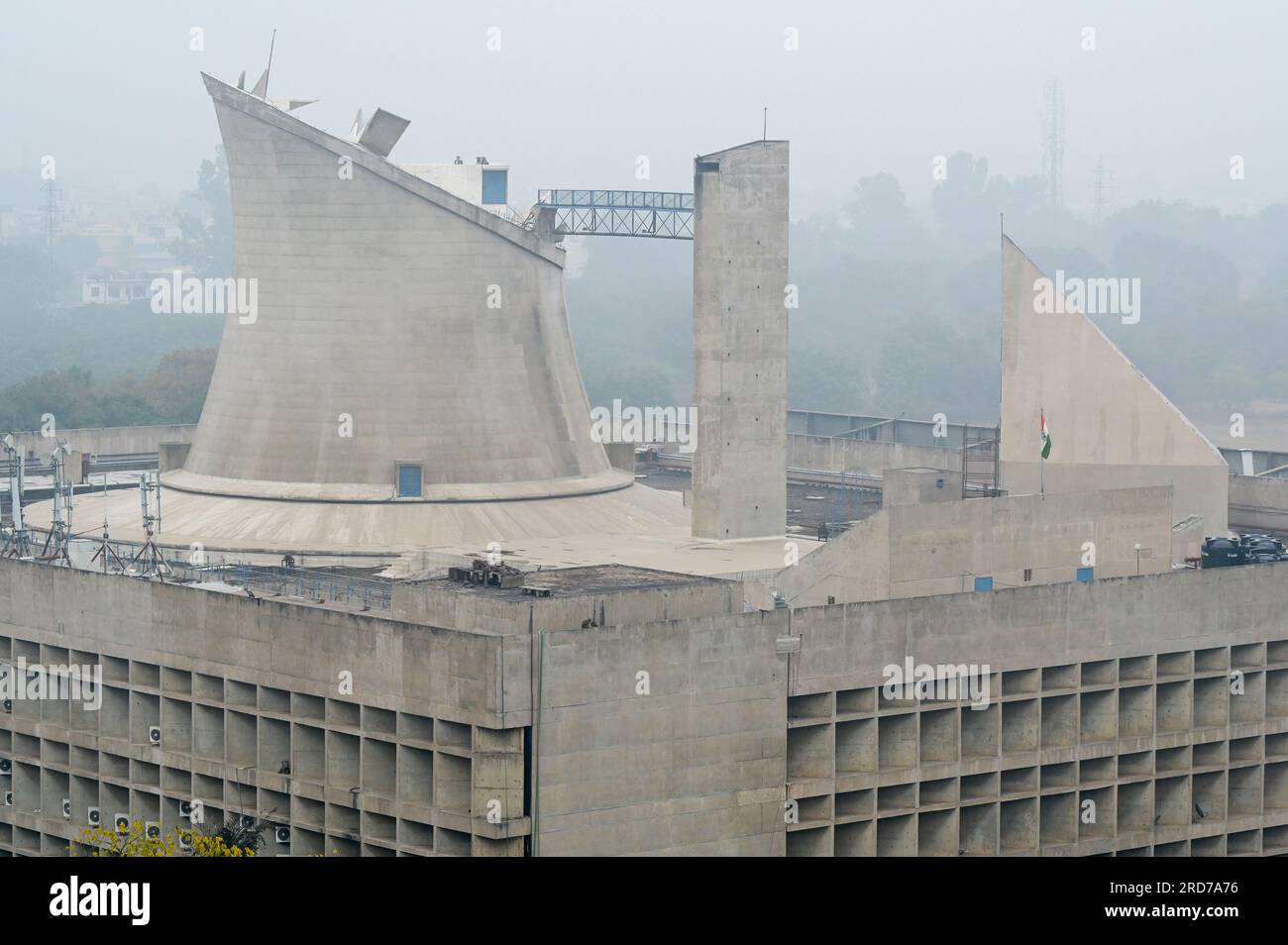 INDIEN, Gebiet der Union, Stadt Chandigarh, der Generalplan der Stadt, unterteilt in Sektoren, wurde vom schweizerisch-französischen Architekten Le Corbusier im 1950", Sektor 1 Capitol Complex, Regierungsgebäude, parlament von Punjab und Haryana, entworfen von Le Corbusier, hyperbolische paraboloide Kuppel auf dem Dach zur Belüftung Stockfoto