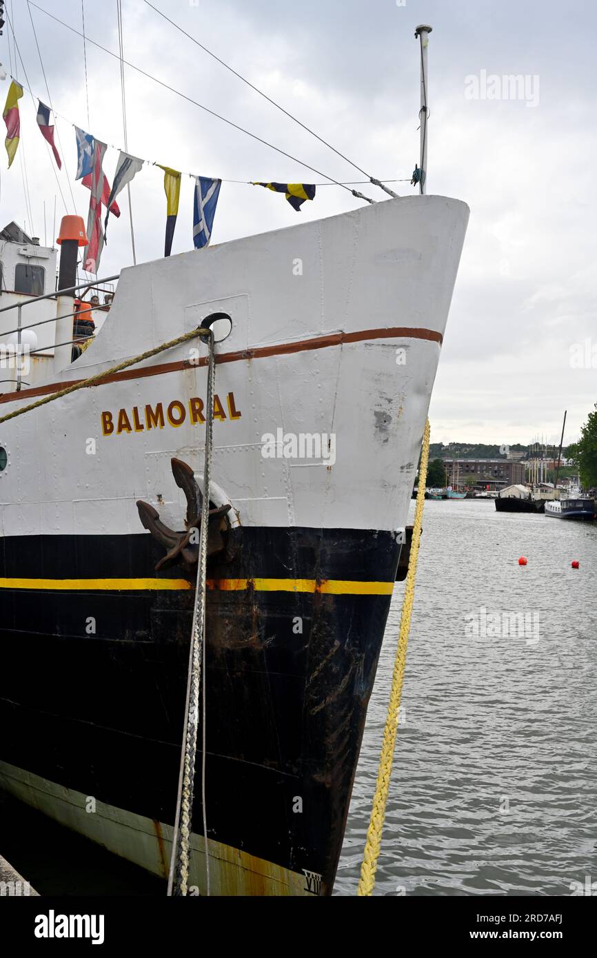 Am Bug des pensionierten Passagierschiffes „MV Balmoral“ im Hafen von Bristol, das restauriert und repariert wird, Vereinigtes Königreich Stockfoto