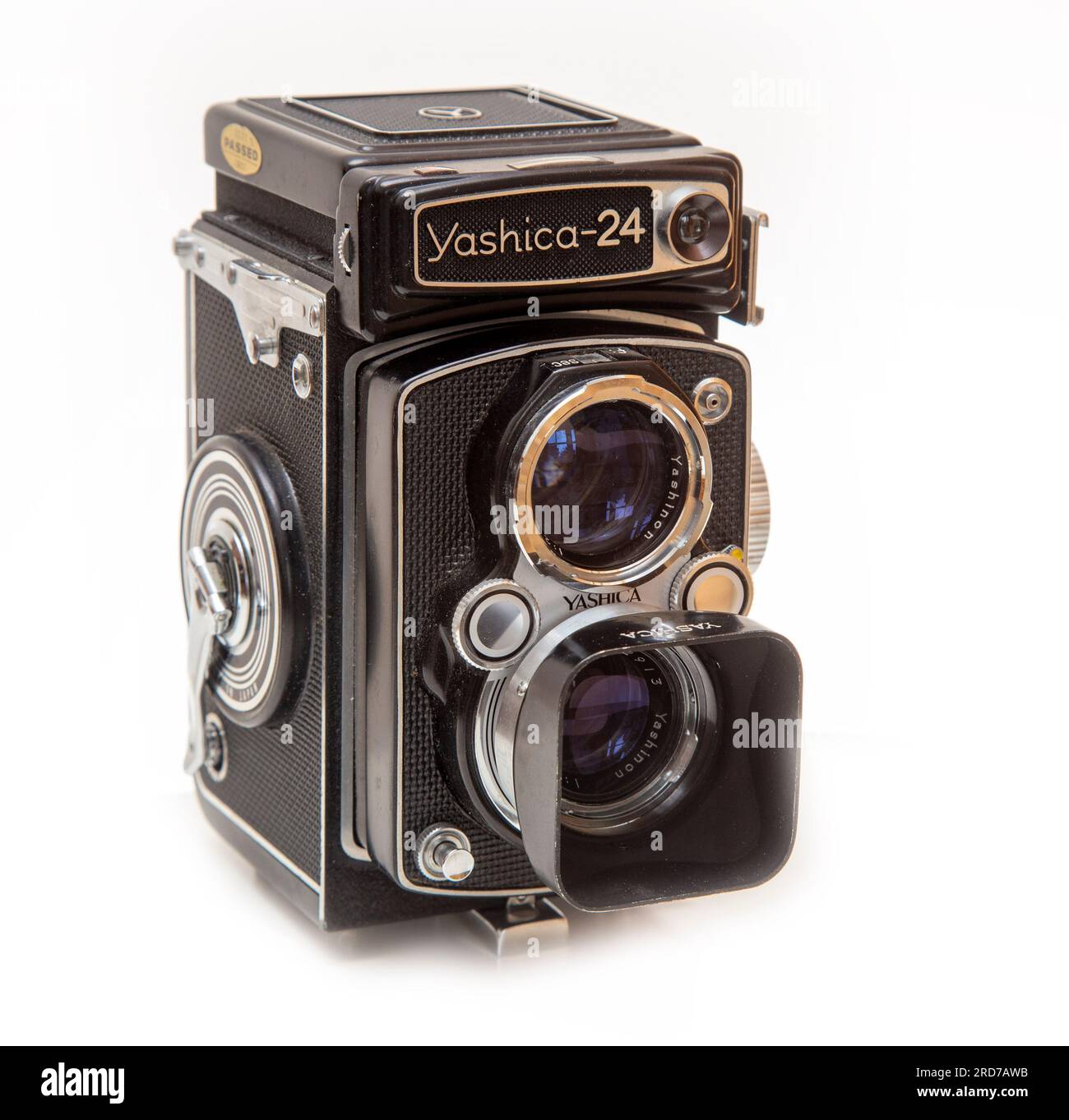 Yashica 24, eine in Japan hergestellte tlr-Kamera mit Doppelobjektiv, die um 1967 gebaut wurde und 220-mm-Film verwendet. Stockfoto