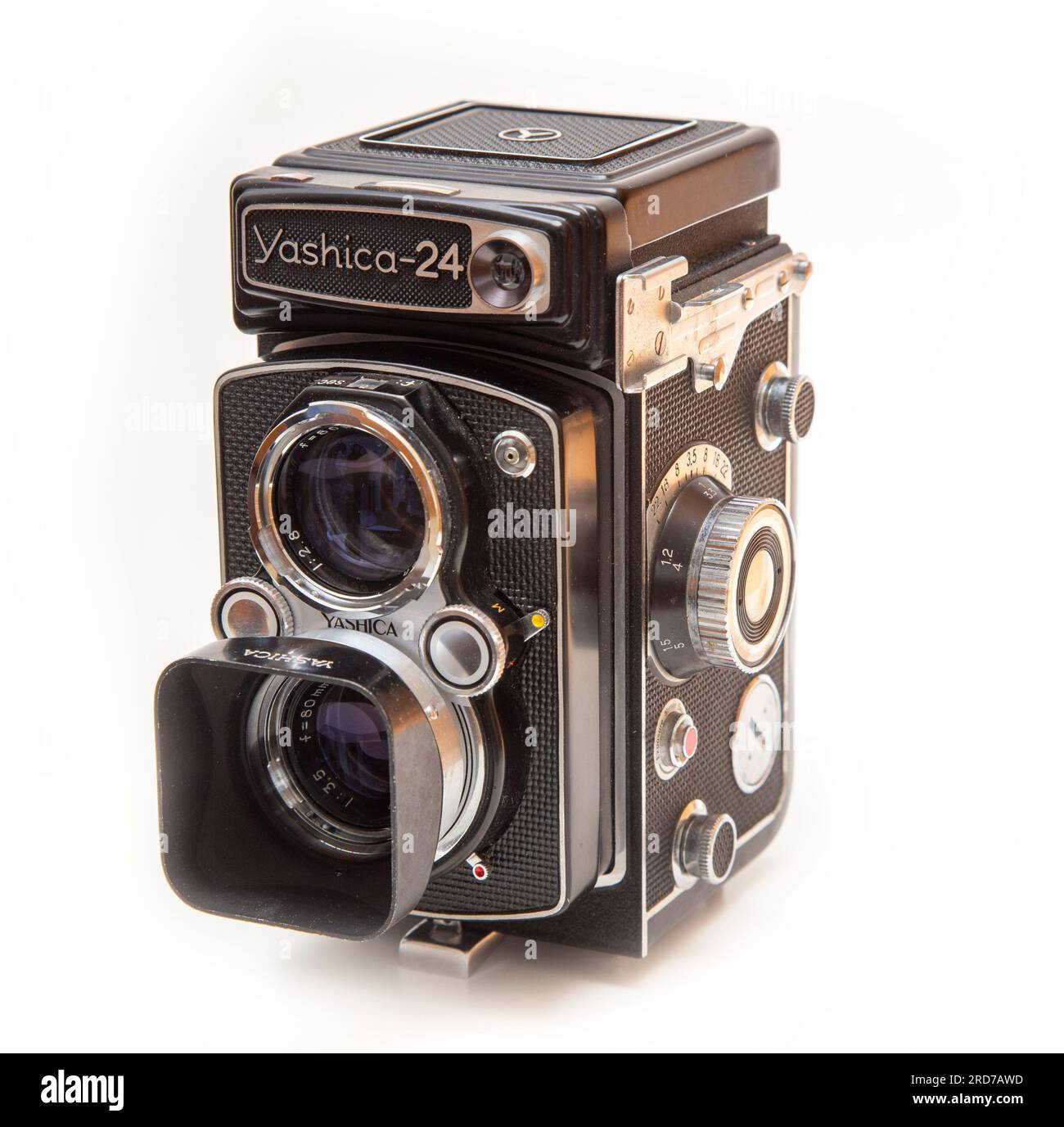 Yashica 24, eine in Japan hergestellte tlr-Kamera mit Doppelobjektiv, die um 1967 gebaut wurde und 220-mm-Film verwendet. Stockfoto