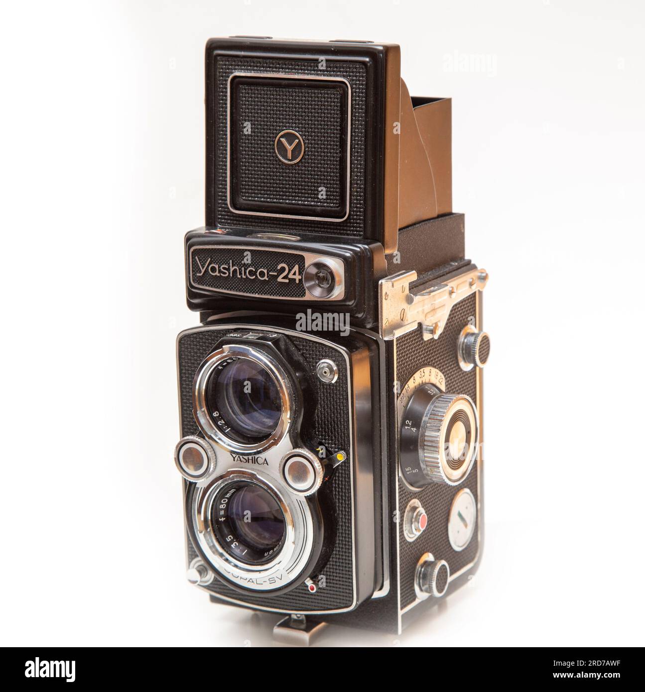 Yashica 24, eine in Japan hergestellte tlr-Kamera mit Doppelobjektiv, die um 1967 gebaut wurde und 220-mm-Film verwendet. Stockfoto
