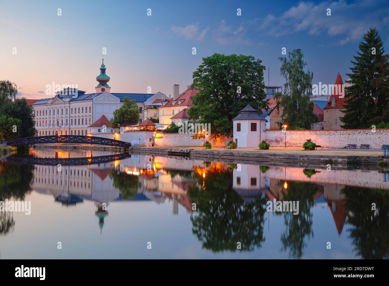 Ceske Budejovice, Tschechische Republik. Stadtbild des Stadtzentrums von Ceske Budejovice, Tschechische Republik, mit einem Blick auf die Stadt in der Malse Stockfoto