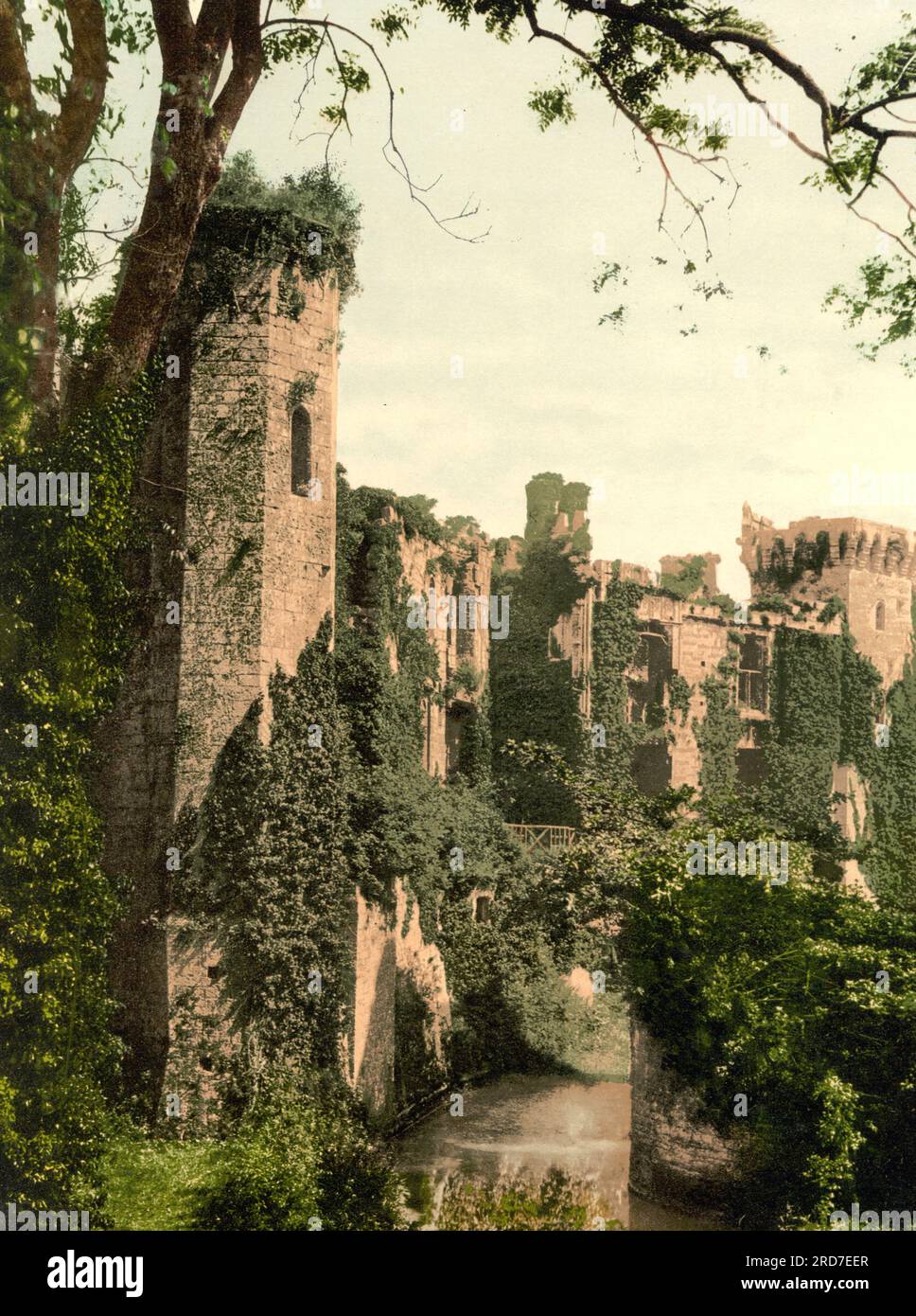 Raglan Castle, Castell Rhaglan, ein spätmittelalterliches Schloss nördlich des Dorfes Raglan in der Grafschaft Monmouthshire im Südosten von Wales, Großbritannien, 1895, Historische, digital verbesserte Reproduktion eines alten Photochromdrucks Stockfoto