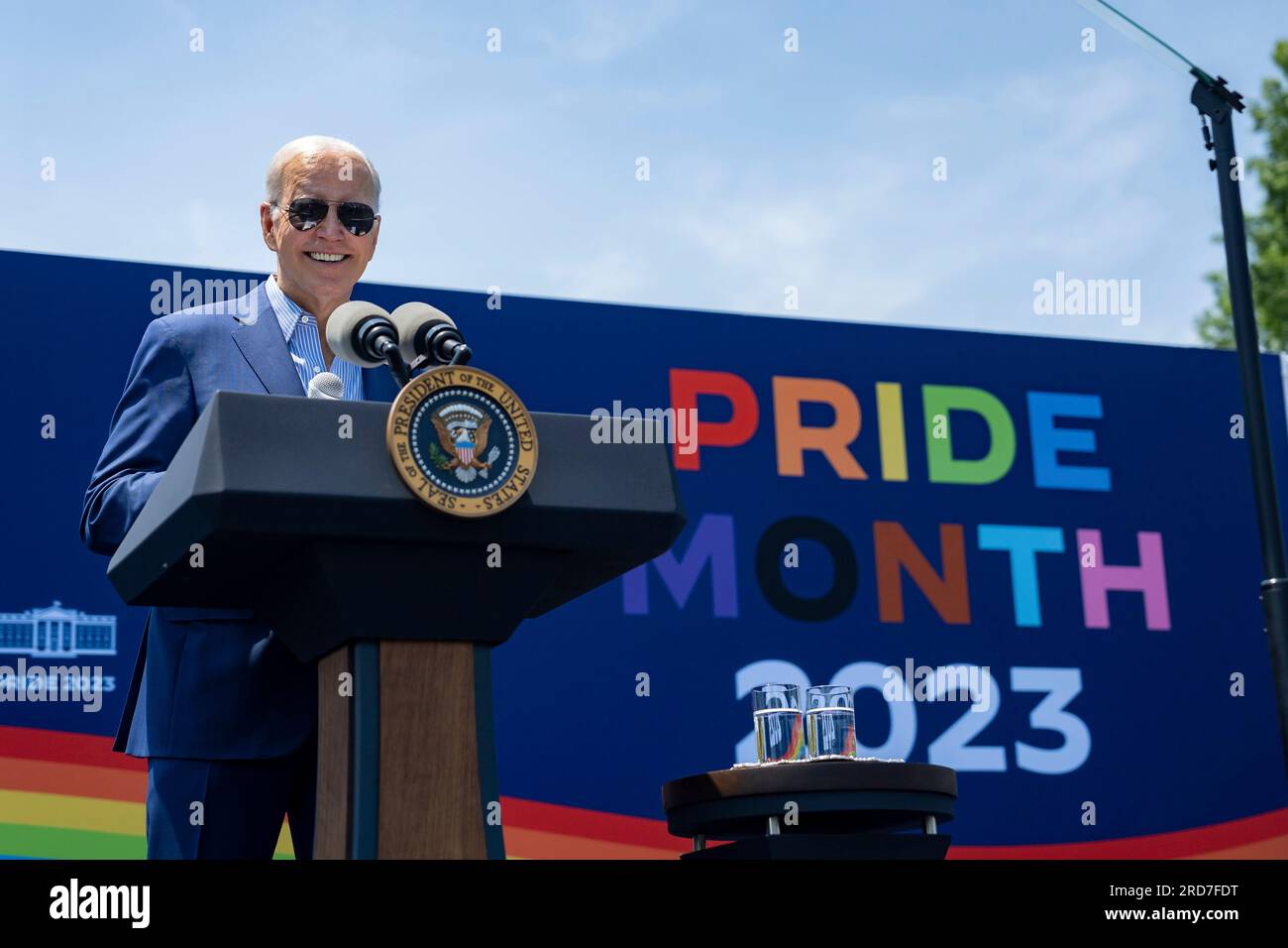 Washington, Vereinigte Staaten von Amerika. 10. Juni 2023. US-Präsident Joe Biden spricht auf einer Pride-Feier am South Lawn of the White House am 10. Juni 2023 in Washington, D.C. Kredit: Adam Schultz/White House Photo/Alamy Live News Stockfoto