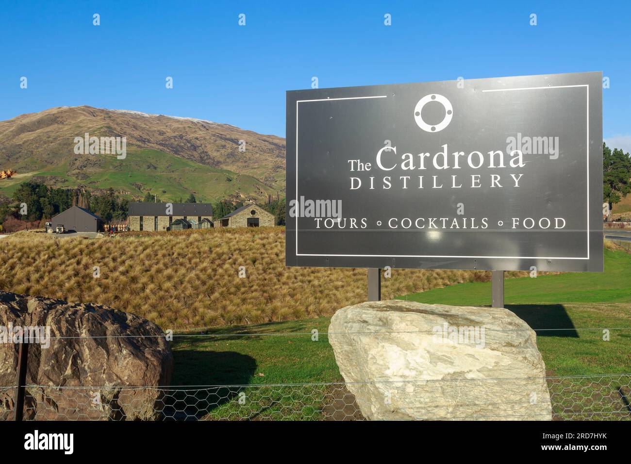 Die Cardrona Distillery, ein Hersteller von Gin und Likören im Cardrona Valley, Central Otago, Neuseeland Stockfoto