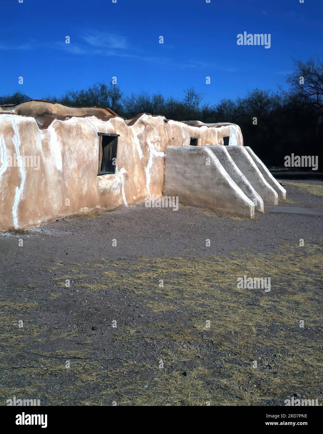 Filmbild der Ruinen von Soldier's Quarters in der Tumacacori Mission im Süden Arizonas, gegründet von Pater Eusebio Francisco Kino im Jahr 1691 Stockfoto