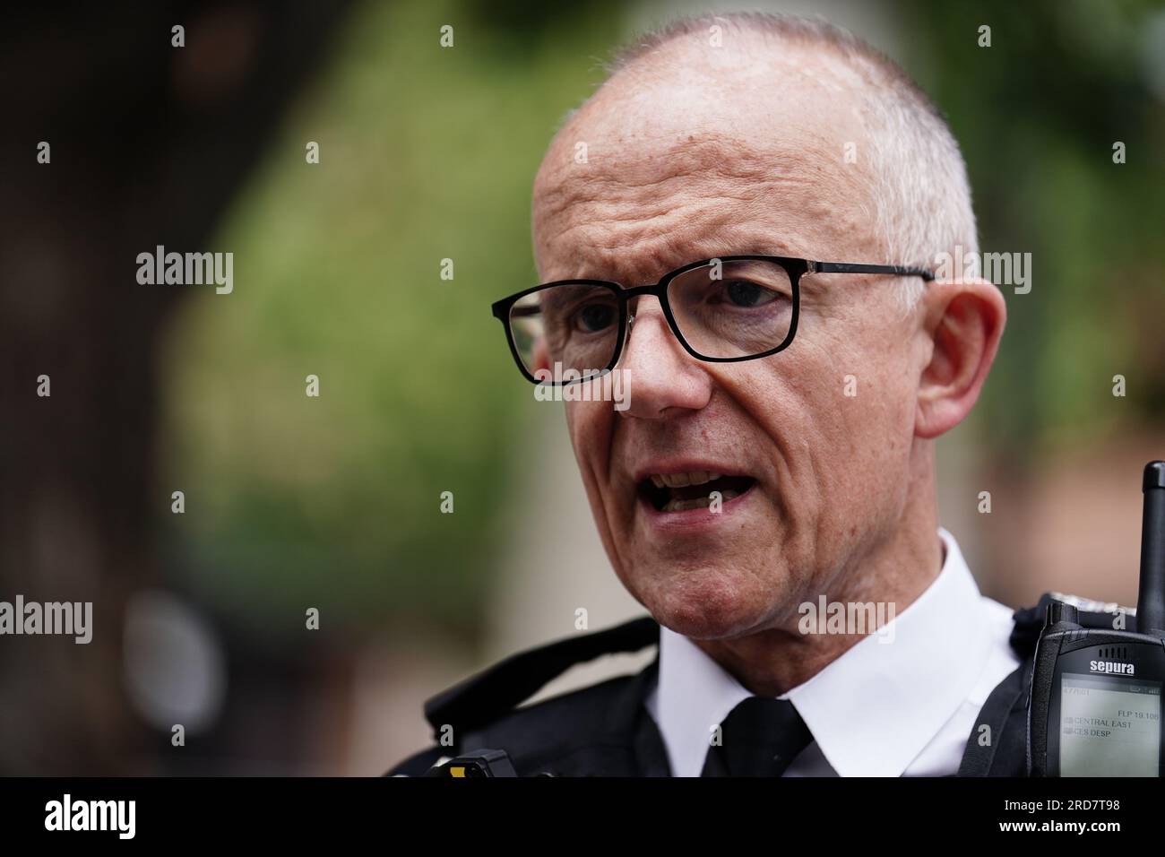 Sir Mark Rowley, Polizeichef von Metropolitan, spricht mit den Medien in Hackney, East London, während er die neue PC-Rekrutierungs-Werbekampagne seiner Truppe publik machte. Bilddatum: Mittwoch, 19. Juli 2023. Stockfoto