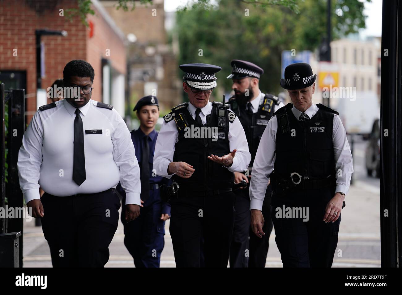 Sir Mark Rowley, Polizeichef von Metropolitan in Hackney, Ost-London, um die neue PC-Rekrutierungskampagne seiner Truppe bekannt zu machen. Bilddatum: Mittwoch, 19. Juli 2023. Stockfoto