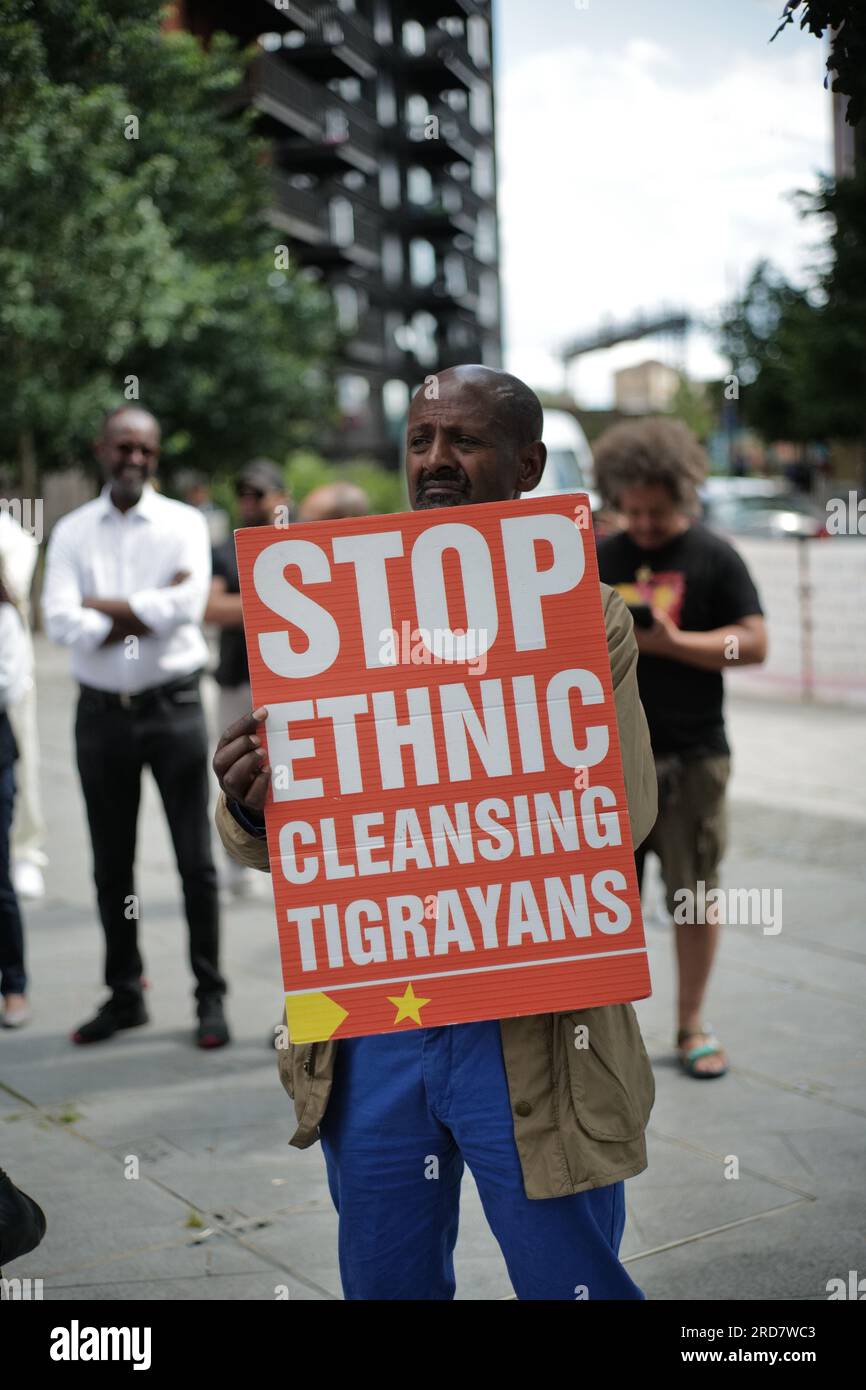 London/UK 19. MÄRZ 2023 Demonstranten aus Tigray versammelten sich außerhalb der US-Botschaft, um gegen die Entscheidung der USA zu demonstrieren, die Sanktionen gegen die äthiopische Regierung aufzuheben. Aubrey Fagon/Alamy Live News Stockfoto