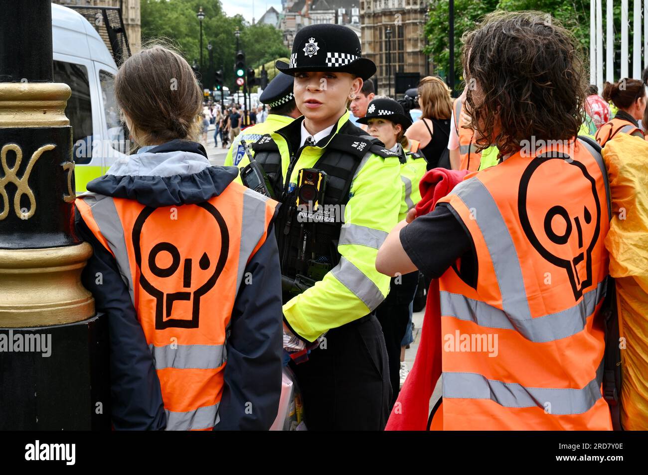 London, Großbritannien. Just Stop Oil ist heute marschiert, um die Regierung aufzufordern, alle neuen Öl- und Gasprojekte einzustellen. Kredit: michael melia/Alamy Live News Stockfoto