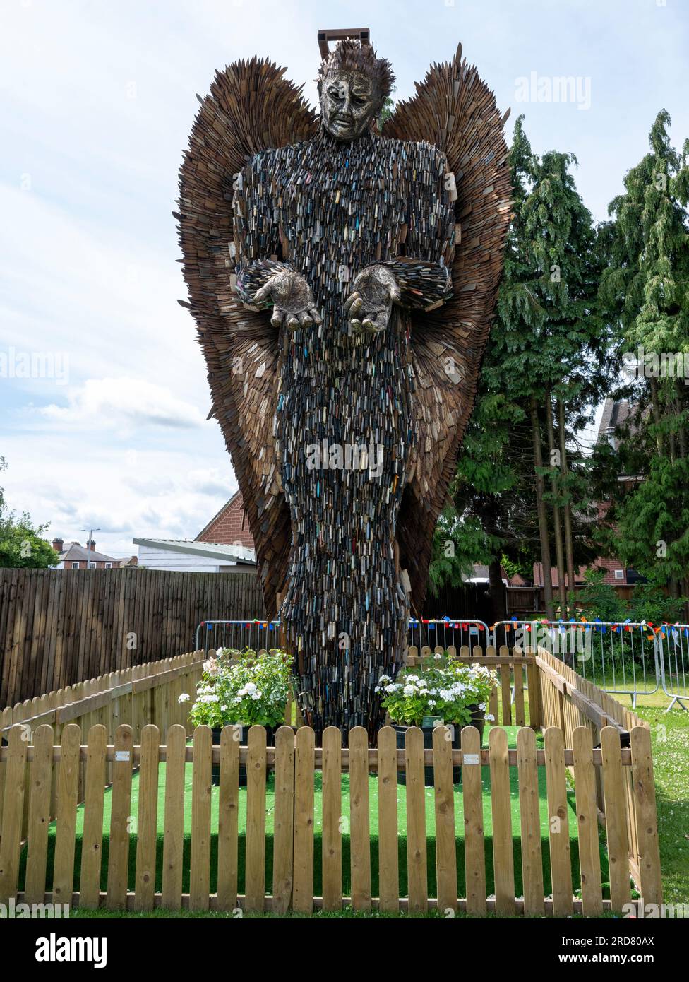 The Knife Angel – Bildhauerin von Alfie Bradley – in Lichfield, Staffordshire, England, Großbritannien Stockfoto