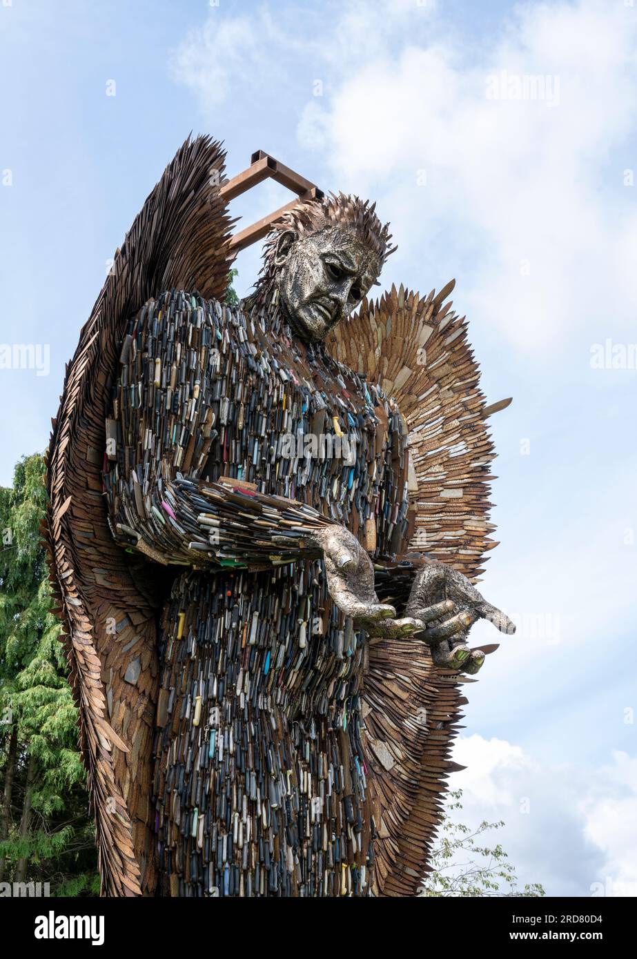 The Knife Angel – Bildhauerin von Alfie Bradley – in Lichfield, Staffordshire, England, Großbritannien Stockfoto