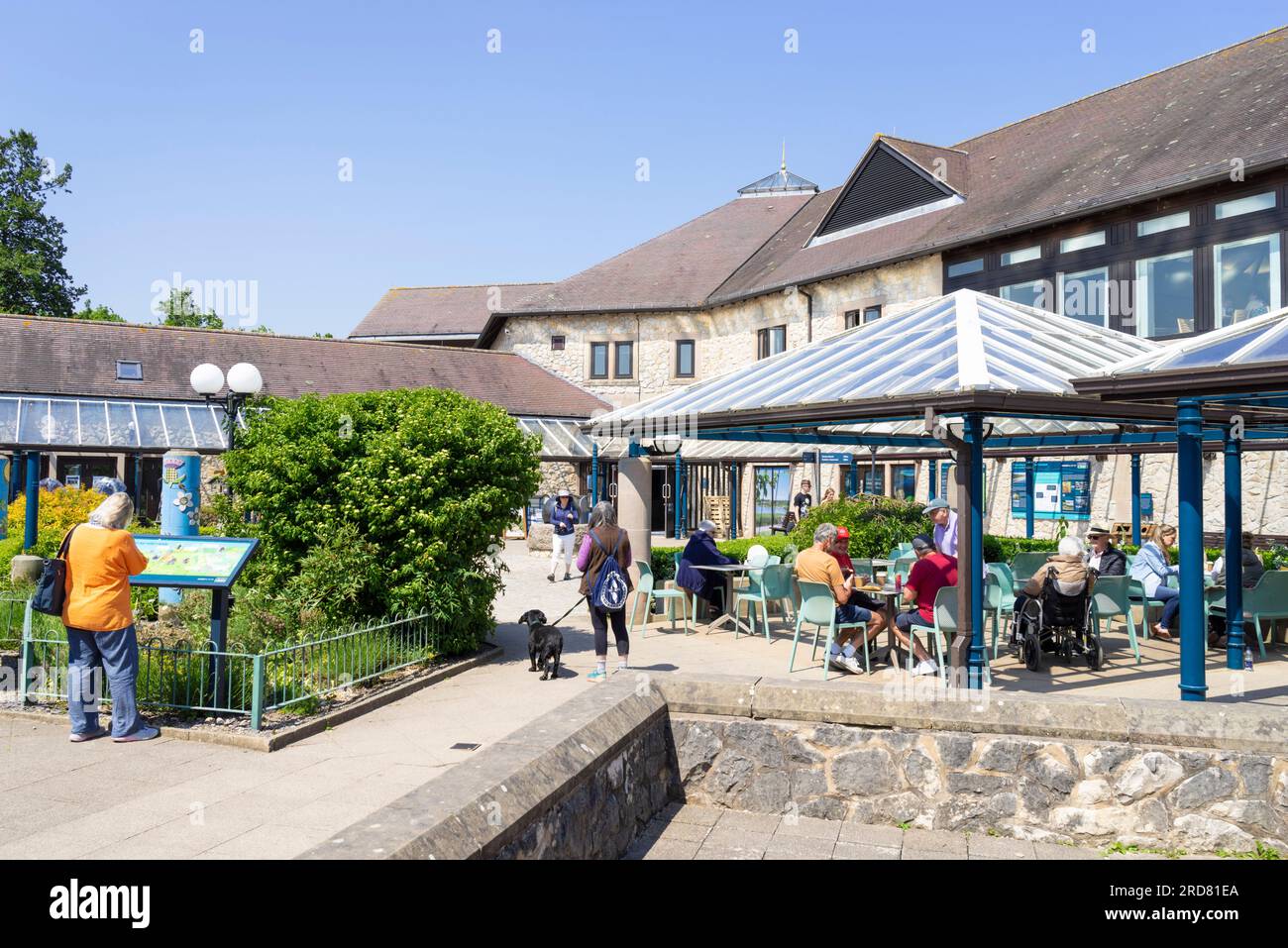Carsington Water Visitor Centre Geschäfte Einkaufsviertel und Café Carsington Water Carsington Reservoir Carsington Derbyshire England GB Europa Stockfoto