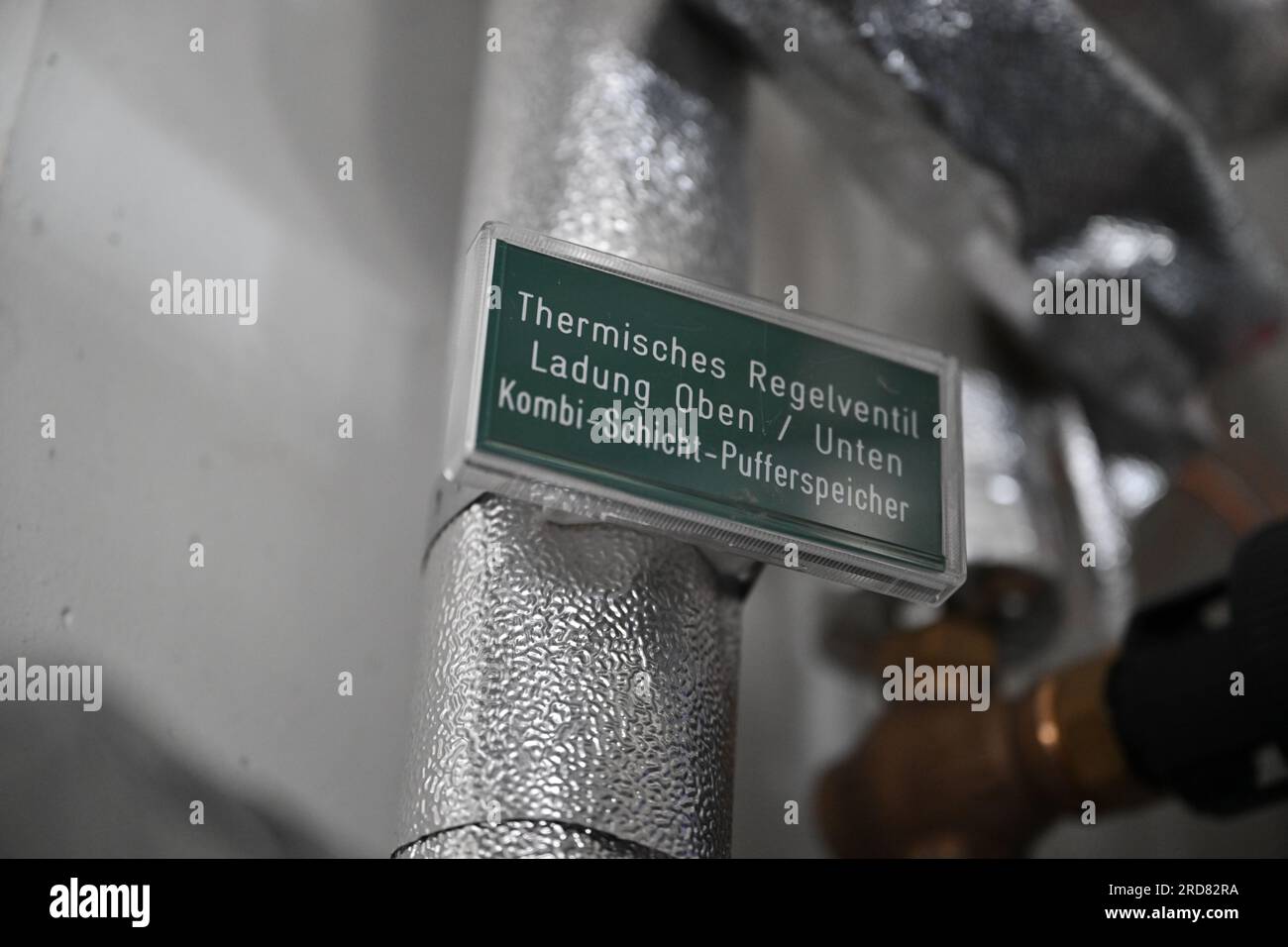 München, Deutschland. 14. Juli 2023. Symbolbildproduktion für Sanitär-, Heizungs- und Klimatechnik an der Münchner Meisterschule am Ostbahnhof. Kredit: Peter Kneffel/dpa/Alamy Live News Stockfoto