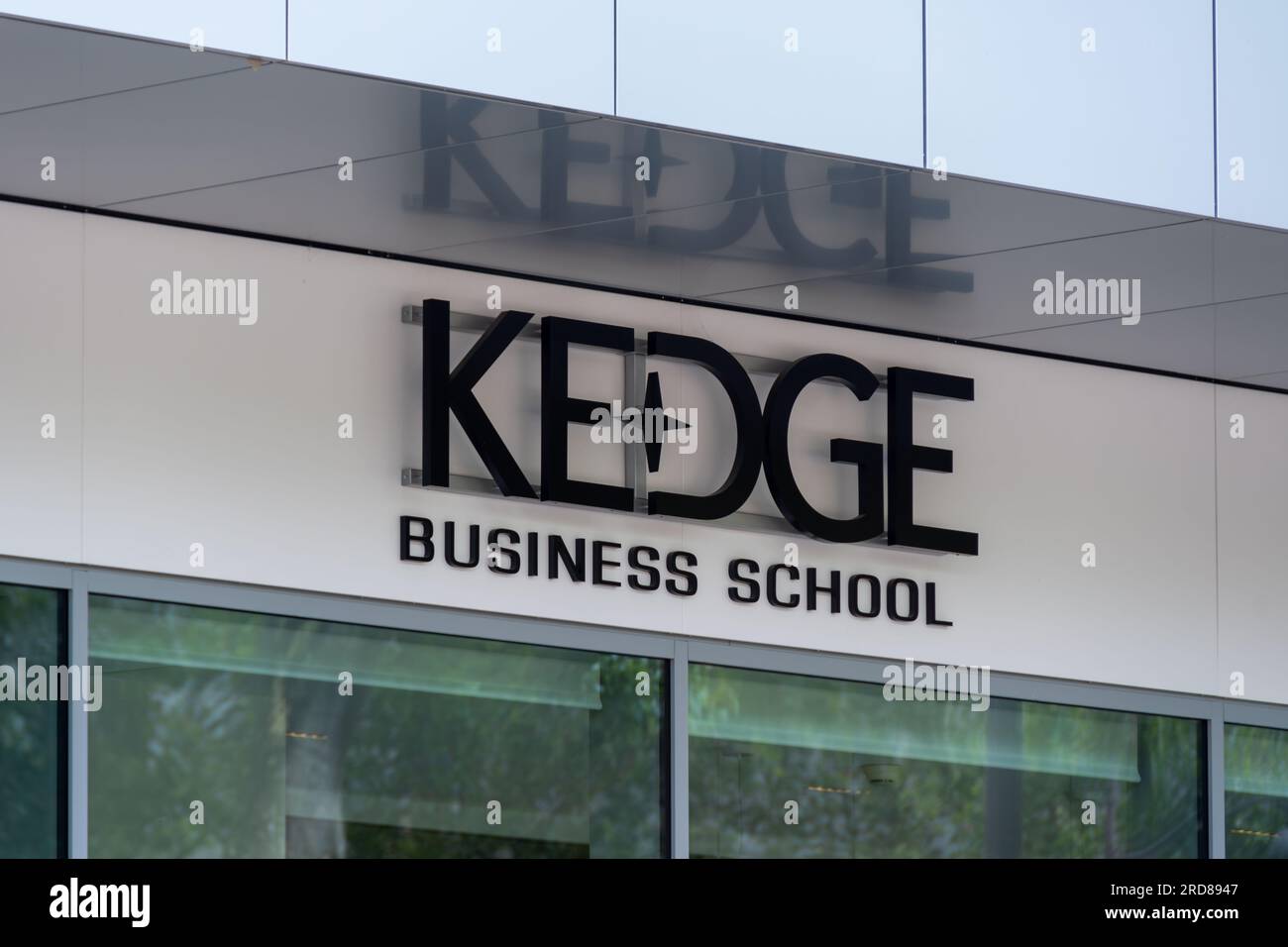 Schild und Logo der Kedge Business School, einer französischen Wirtschafts- und Verwaltungsschule Stockfoto