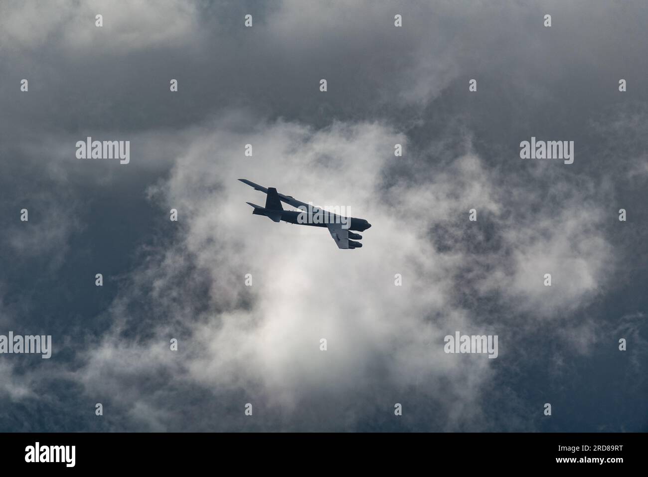 USAF Boeing B-52 Stratofortress Bomber droht stürmischen Himmel bei Royal International Air Tattoo, RIAT, Airshow, RAF Fairford, Gloucestershire, UK Stockfoto
