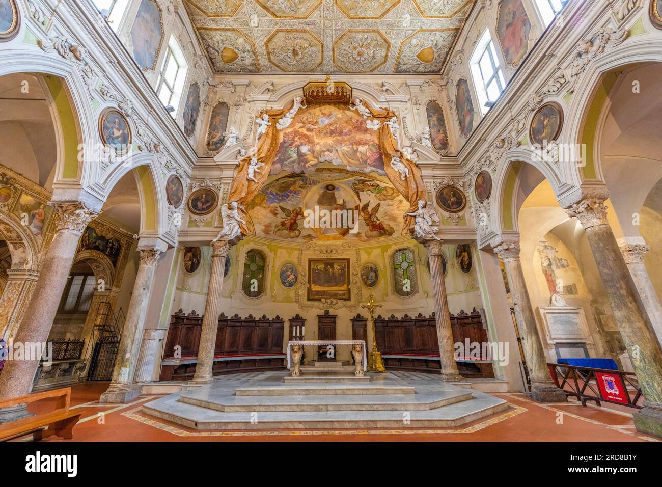 Innenseite der Kathedrale von Neapel, Neapel, Kampanien, Italien, Europa Stockfoto