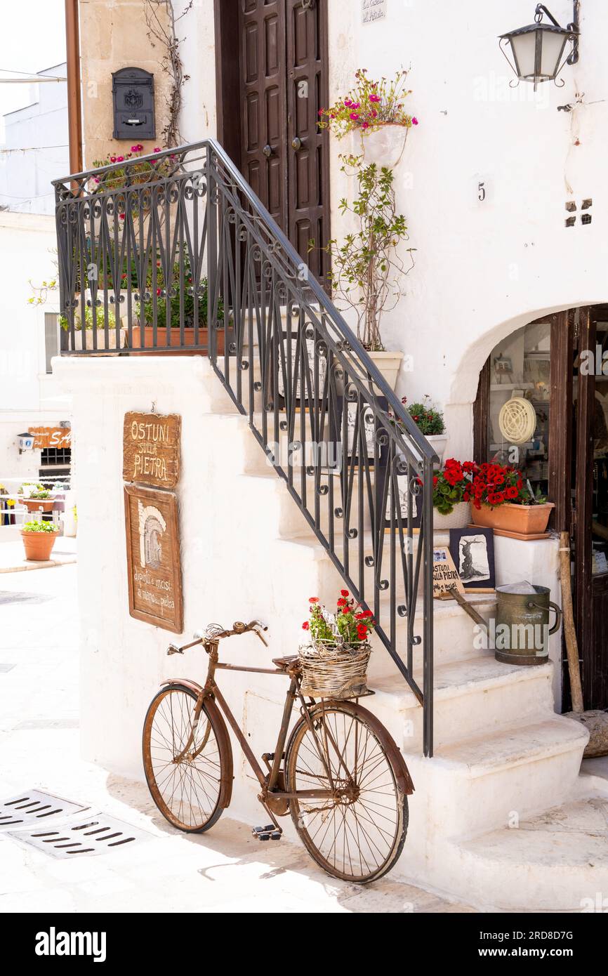 Die Altstadt von Ostuni, Apulien, Italien, Europa Stockfoto