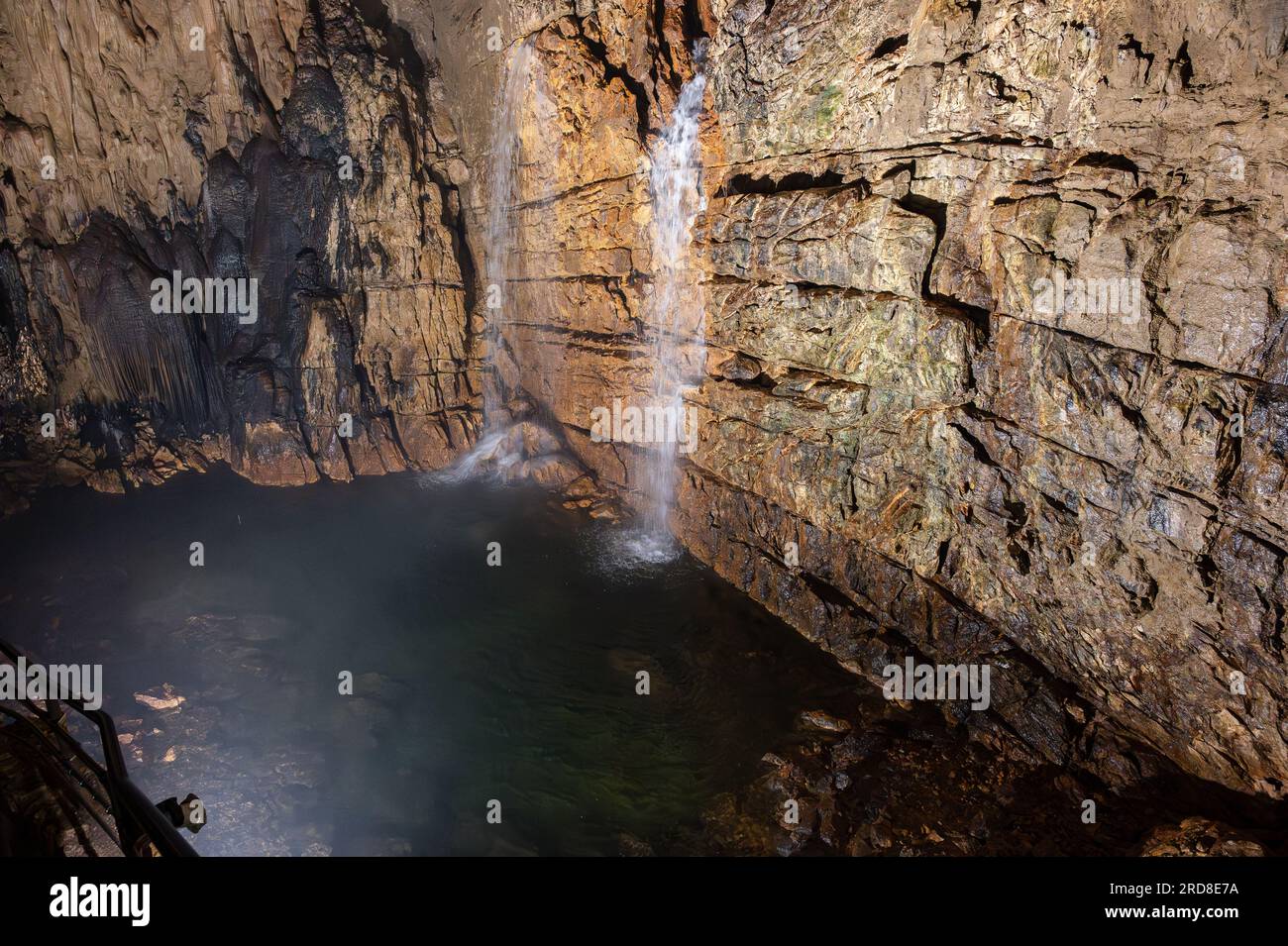 Die steifen Höhlen sind ein Komplex von Karsthöhlen in der Nähe von Stiffe, in der Gemeinde San Demetrio ne' Vestini, in Abruzzen, die im Sirent enthalten sind Stockfoto