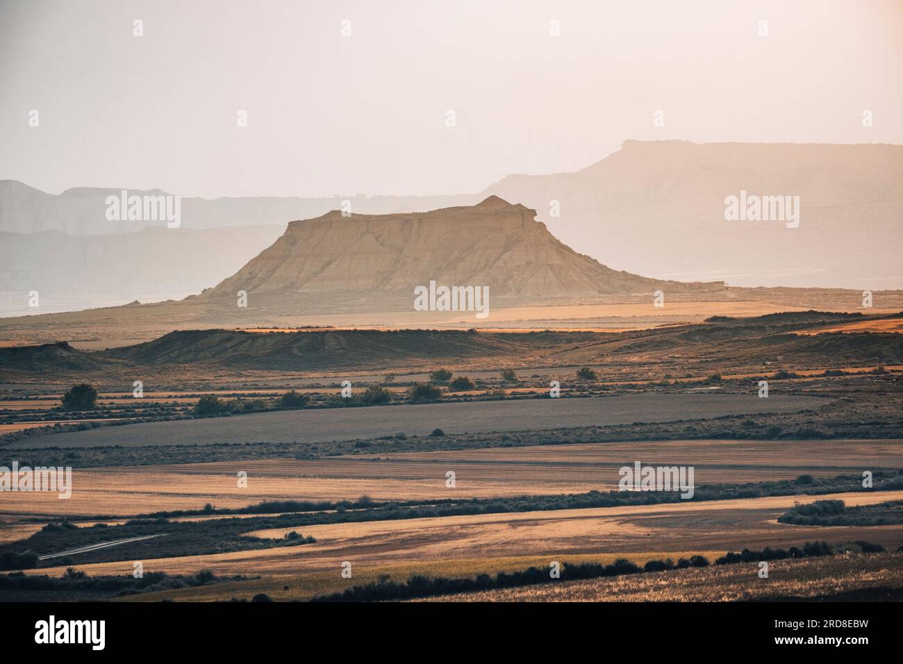 Die Badlands der Bardenas Reales Wüstenberge bei Sonnenaufgang, Navarre, Spanien, Europa Stockfoto