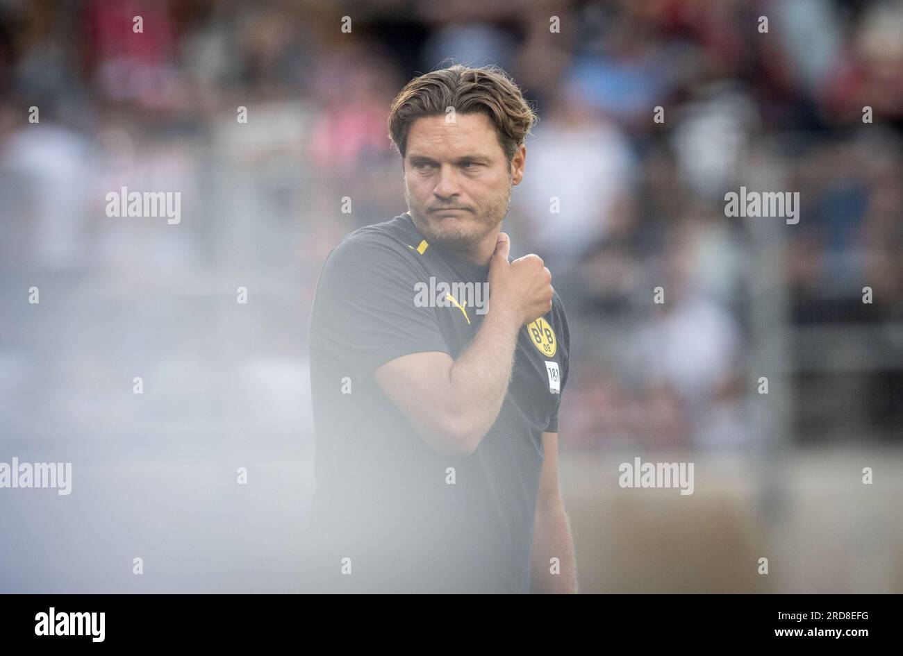 Oberhausen, Deutschland. 19. Juli 2023. Fußball: Bundesliga, Testspiele, Rot-Weiß Oberhausen - Borussia Dortmund im Stadion Niederrhein: Dortmunds Trainer Edin Terzic in Aktion. Kredit: Bernd Thissen/dpa/Alamy Live News Stockfoto