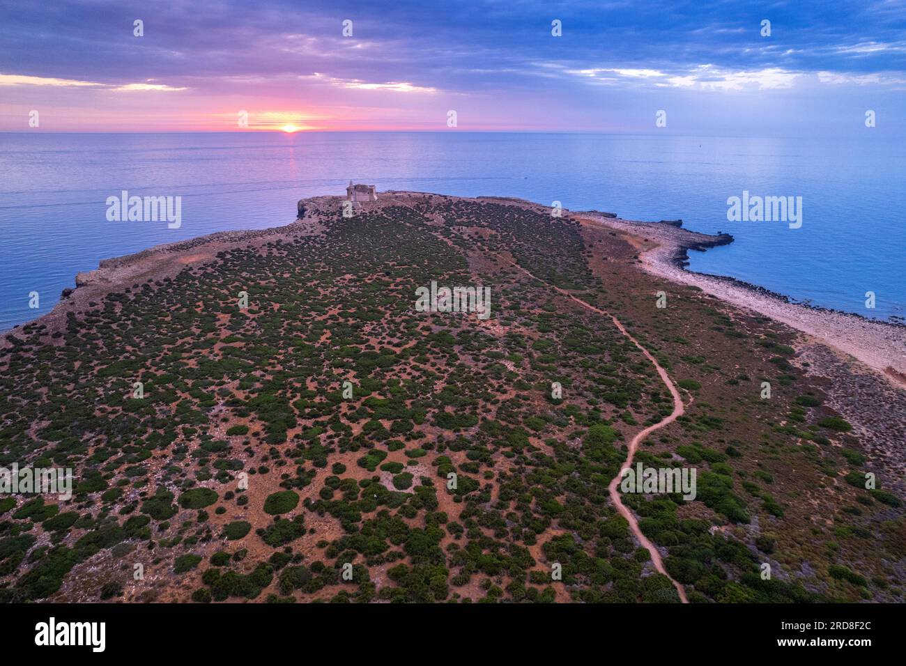 Die Insel Capo Passero bei Sonnenaufgang, die Gemeinde Portopalo di Capo Passero, die Provinz Siracusa, Sizilien, Italien, das Mittelmeer, Europa Stockfoto