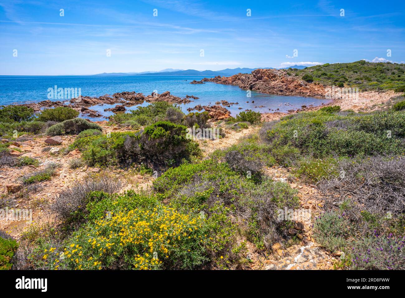 Blick auf die zerklüftete Küste von Capo Coda Cavallo, Sardinien, Italien, Mittelmeer, Europa Stockfoto