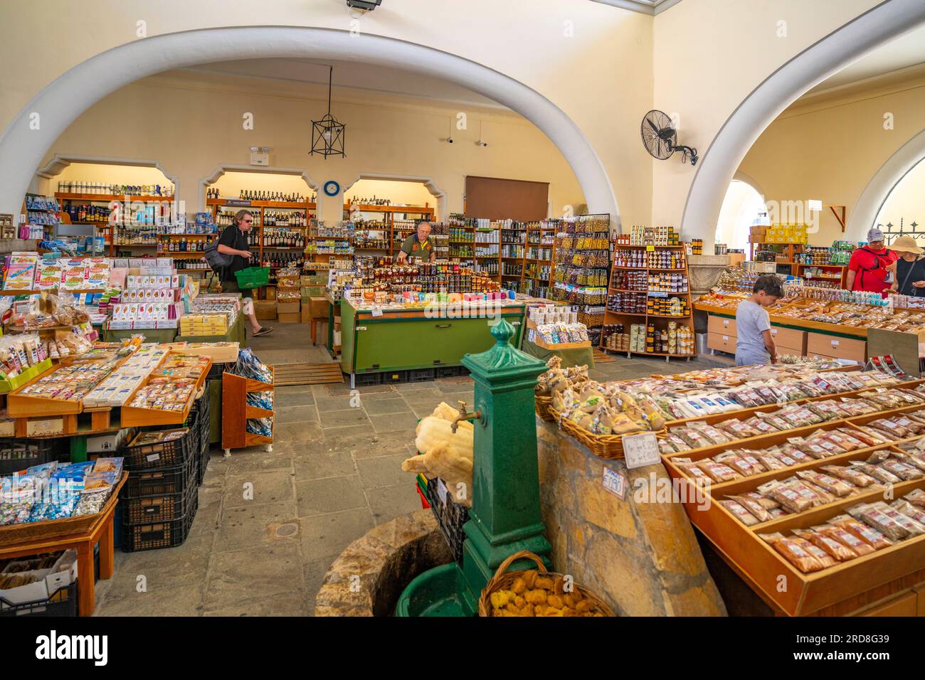 Blick auf das Innere des Kos Stadtmarkts, Kos Stadt, Kos, Dodekanese, griechische Inseln, Griechenland, Europa Stockfoto