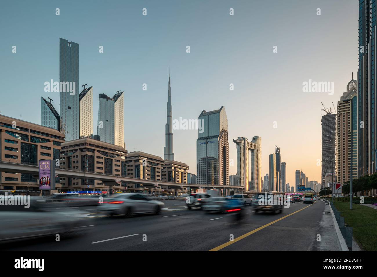 Burj Khalifa und Sheikh Zayed Road, Downtown, Dubai, Vereinigte Arabische Emirate, Naher Osten Stockfoto