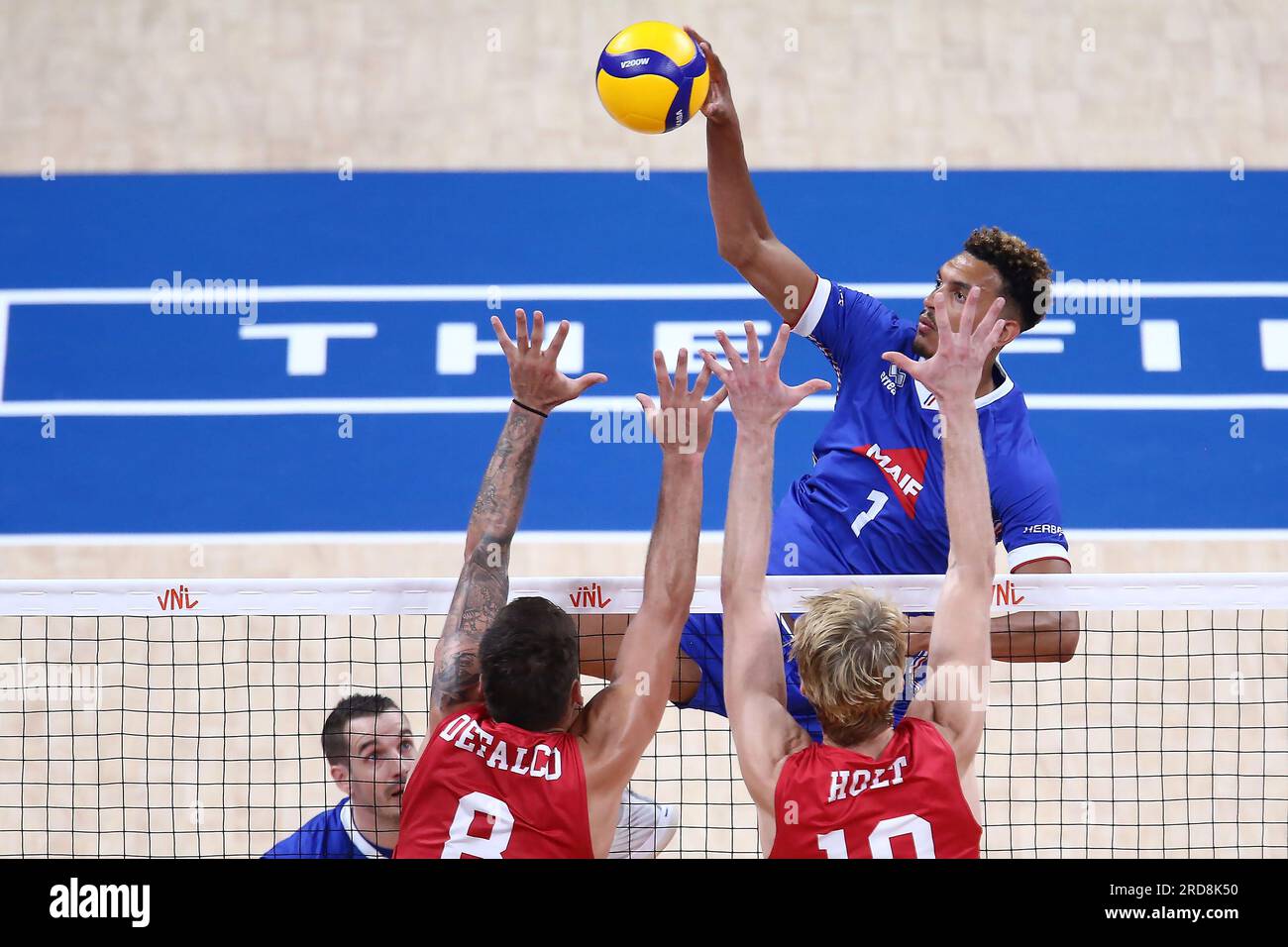 Danzig, Polen. 19. Juli 2023. Barthelemy Chinenyeze während des FIVB Volleyball Männer-Liga-Spiels zwischen den USA und Frankreich am 19. Juli 2023 in Danzig, Polen. (Foto: Piotr Matusewicz/PressFocus/Sipa USA) Guthaben: SIPA USA/Alamy Live News Stockfoto