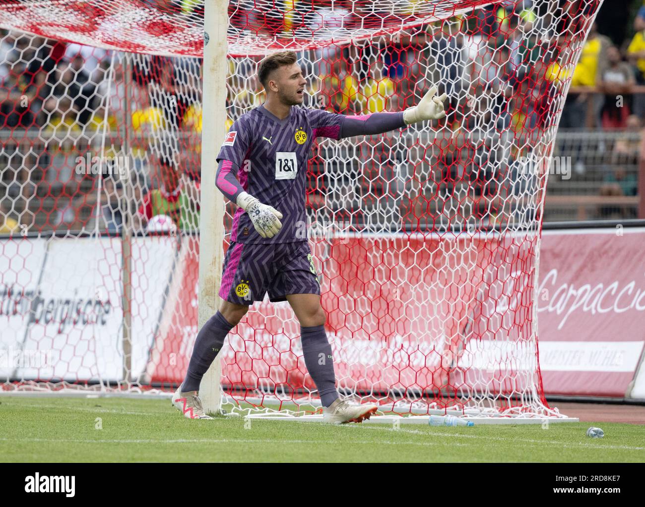 Oberhausen, Deutschland. 19. Juli 2023. Fußball: Bundesliga, Testspiele, Rot-Weiß Oberhausen - Borussia Dortmund im Stadion Niederrhein: Dortmunds Marcel Lotka. Kredit: Bernd Thissen/dpa/Alamy Live News Stockfoto