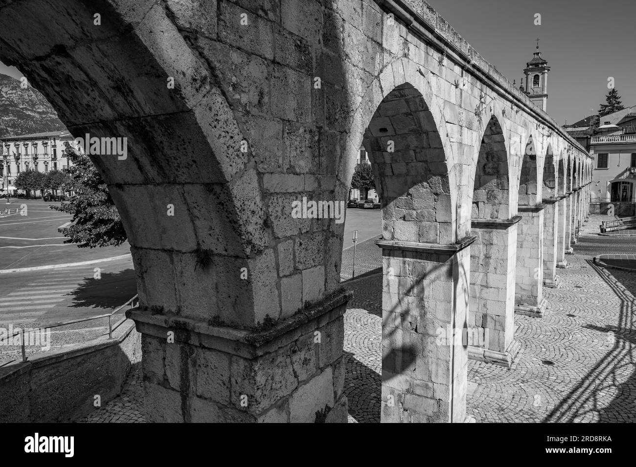 Sulmona ist eine italienische Stadt in der Provinz L'Aquila. Sulmona befindet sich im Herzen der Abruzzen im Maiella-Nationalpark und ist bekannt für seine Produkte Stockfoto