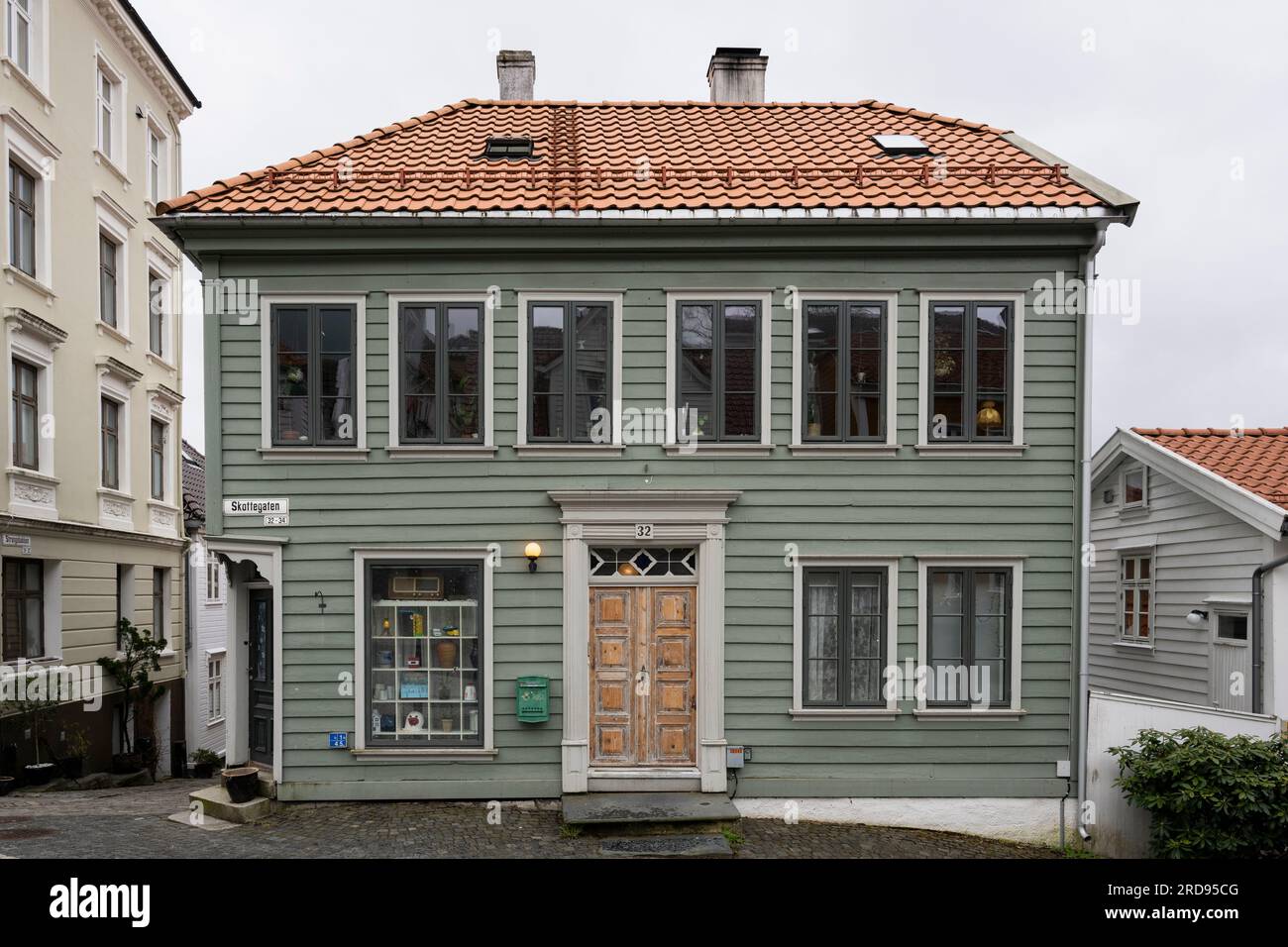 Holzverkleidetes Gebäude in Bergen, Norwegen Stockfoto