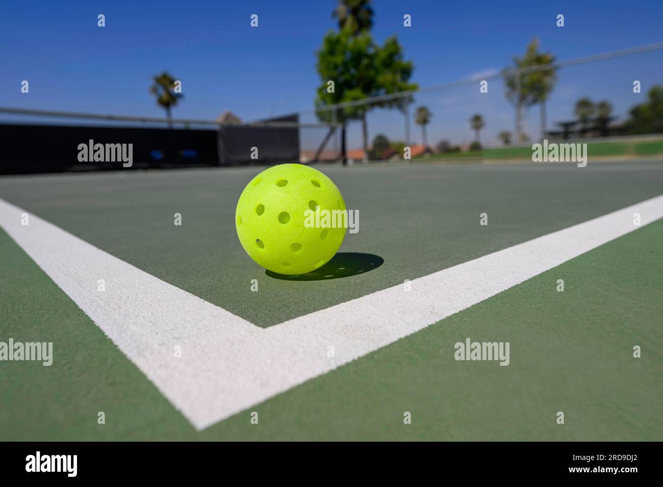 Pickleball auf einem Platz Stockfoto
