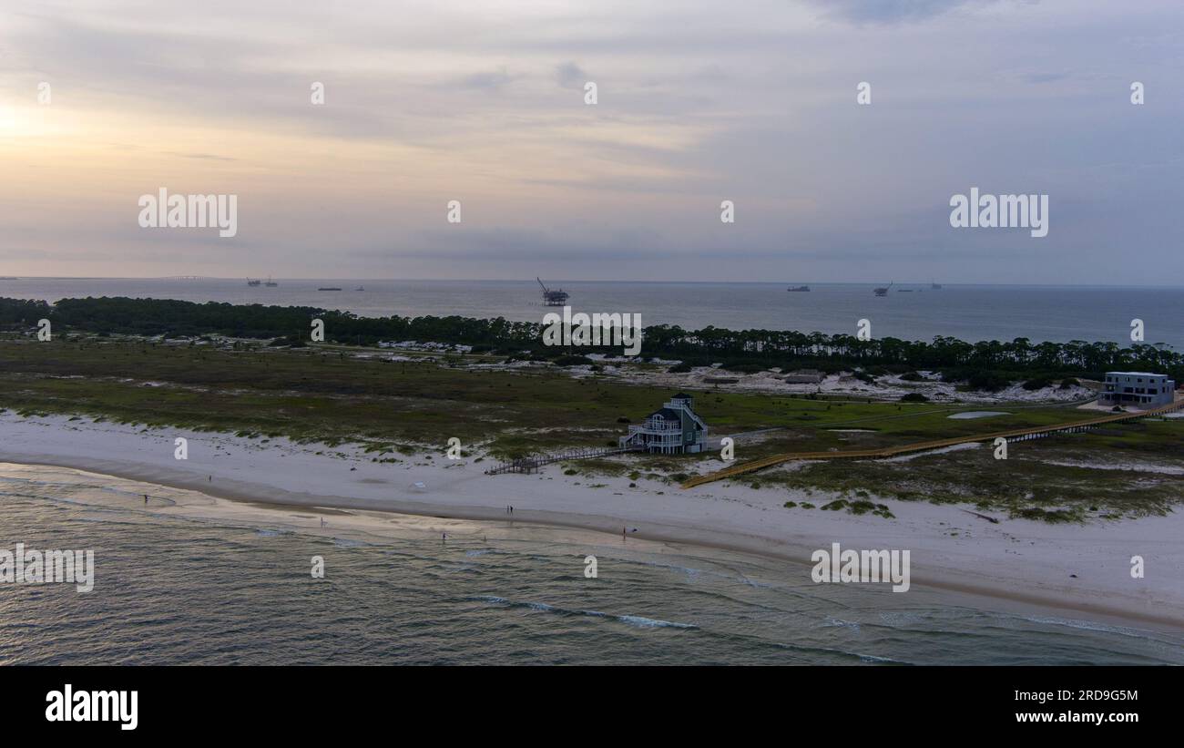 Blick auf den Strand bei Sonnenuntergang in Fort Morgan, Alabama Stockfoto