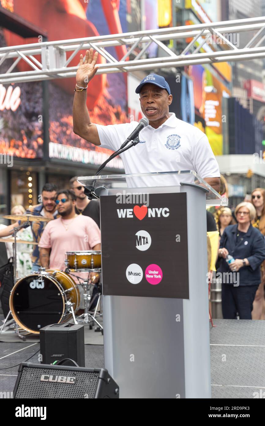 Times Square, New York, NY 19. Juli 2023, Eric Adams auf der Pressekonferenz von Mayor Adams, MTA, und WELOVENYC Launch First-ever Music under New York Riders' Choice Award, Times Square, New York, NY 19. Juli 2023. Kredit: Brasilien Photo Press/Alamy Live News Stockfoto