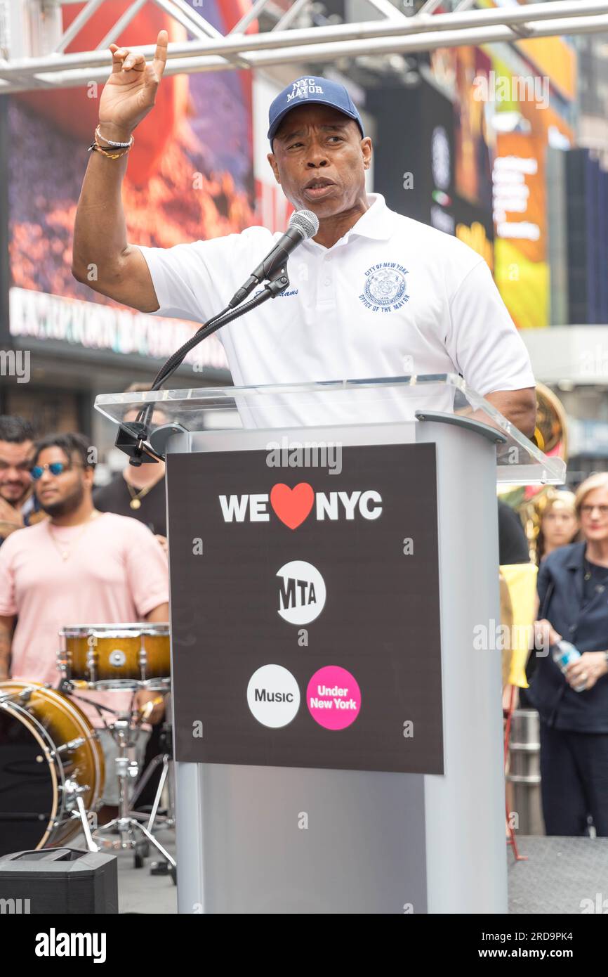 Times Square, New York, NY 19. Juli 2023, Eric Adams auf der Pressekonferenz von Mayor Adams, MTA, und WELOVENYC Launch First-ever Music under New York Riders' Choice Award, Times Square, New York, NY 19. Juli 2023. Kredit: Brasilien Photo Press/Alamy Live News Stockfoto