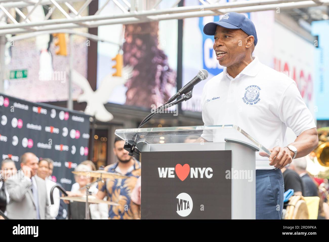 Times Square, New York, NY 19. Juli 2023, Eric Adams auf der Pressekonferenz von Mayor Adams, MTA, und WELOVENYC Launch First-ever Music under New York Riders' Choice Award, Times Square, New York, NY 19. Juli 2023. Kredit: Brasilien Photo Press/Alamy Live News Stockfoto