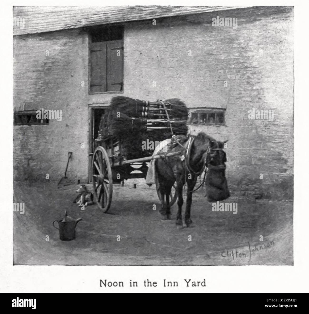 Mittags im Innyard Schwarzweißfoto aus dem Buch " among English hedgerows " von Clifton Johnson, 1865-1940 Publication date 1899 reprinted in 1914 Publisher New York : The Macmillan co.; London, Macmillan and co., ltd. Stockfoto