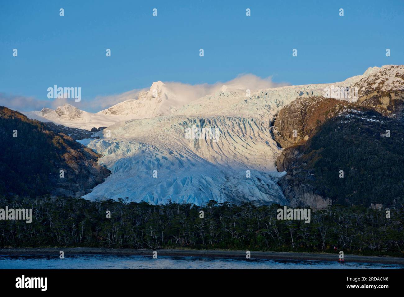 Morgenlicht auf dem Aquila-Gletscher im Parque Nacional de Alberto Agostini im Süden Chiles Stockfoto