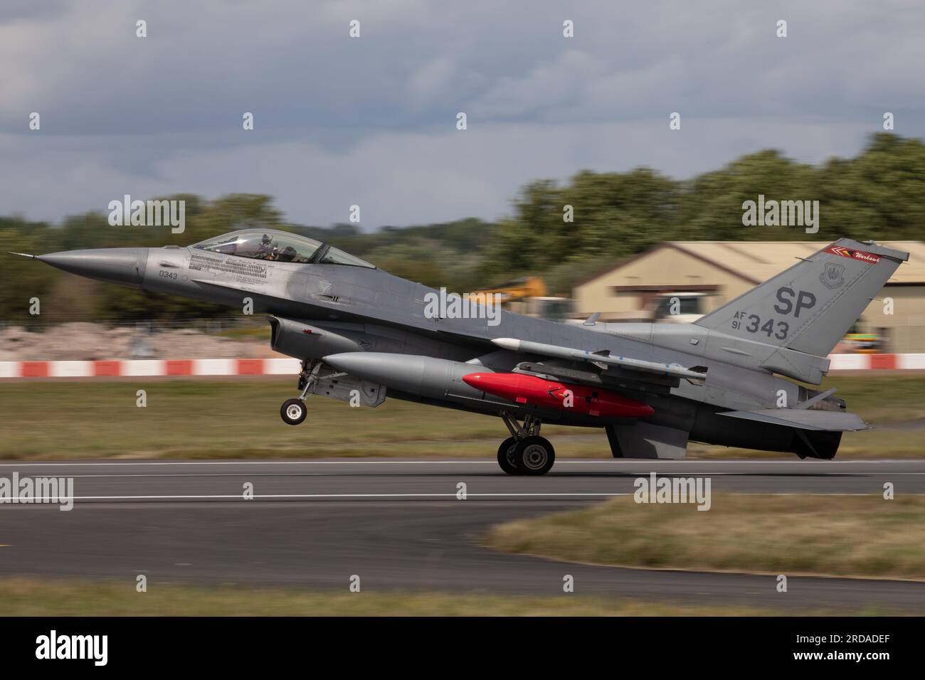 General Dynamics F-16CJ kämpft gegen Falcon bei RIAT Fairford 2023. Stockfoto