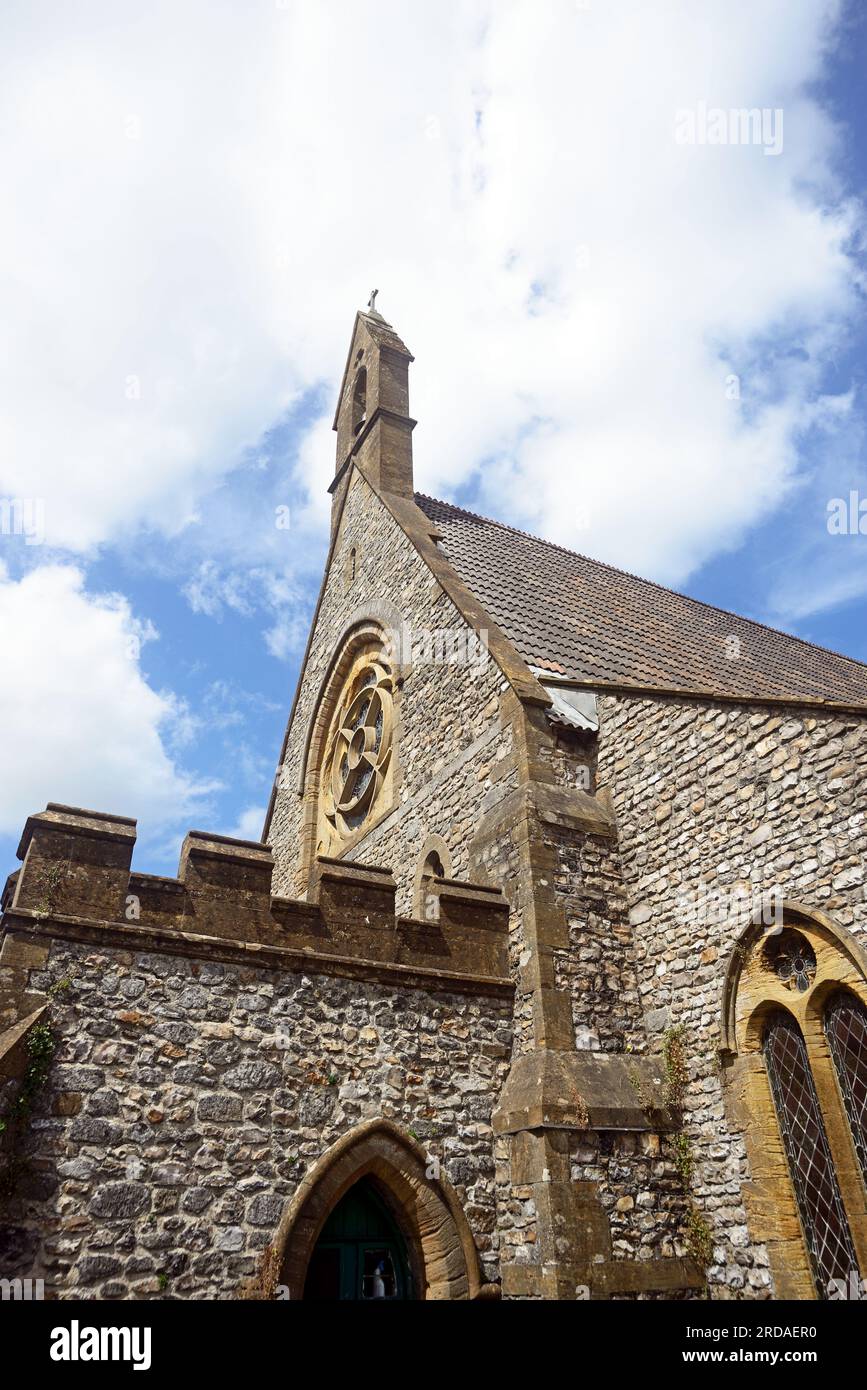 Eintritt und Glockenturm zur Kirche des guten Hirten, Chard, Somerset, Großbritannien, Europa Stockfoto