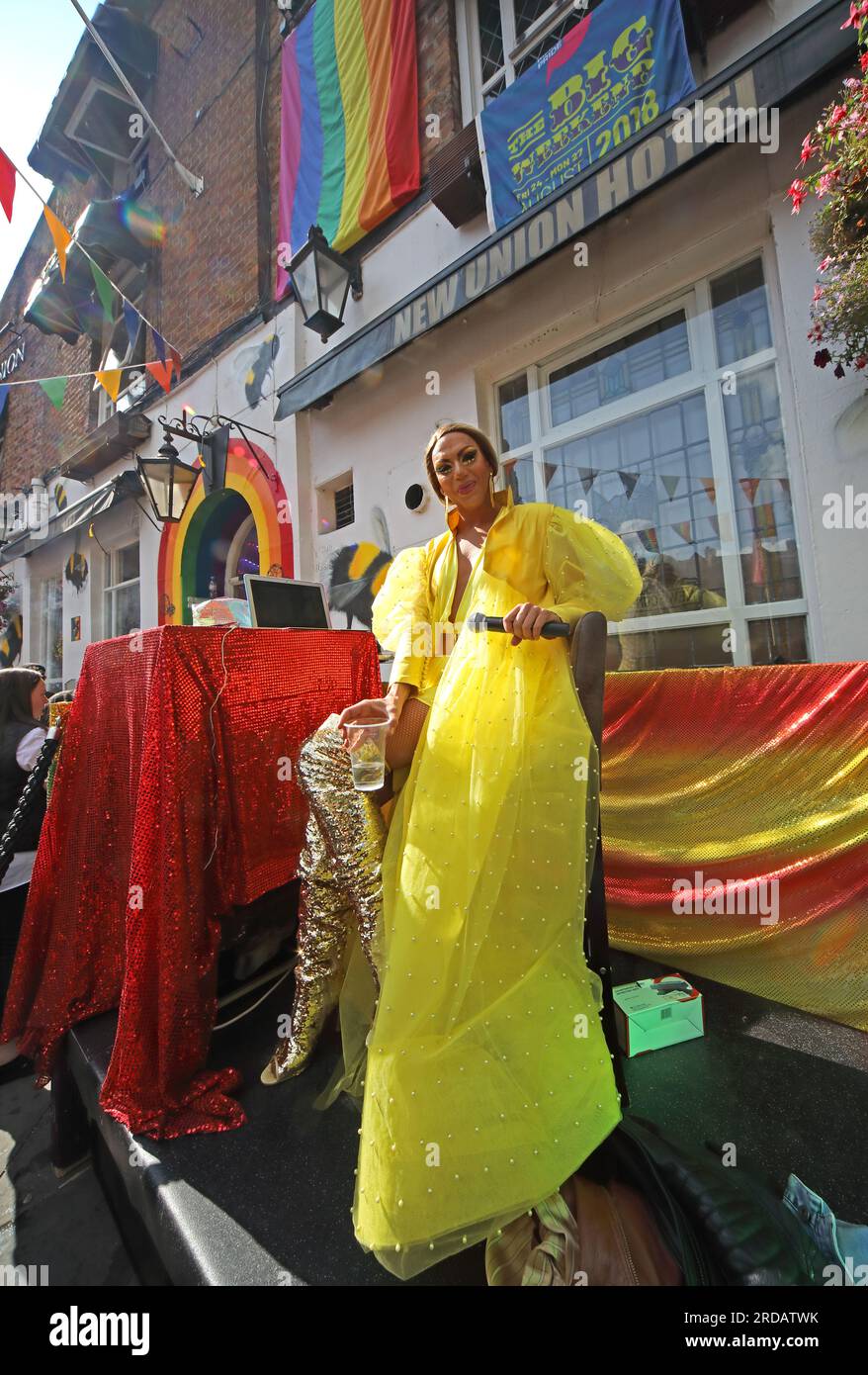 Genießen Sie das Manchester Pride Festival, August Bankurlaub im New Union Hotel, Gay Village, 111 Princess St, Manchester, England, UK, M1 6JB Stockfoto