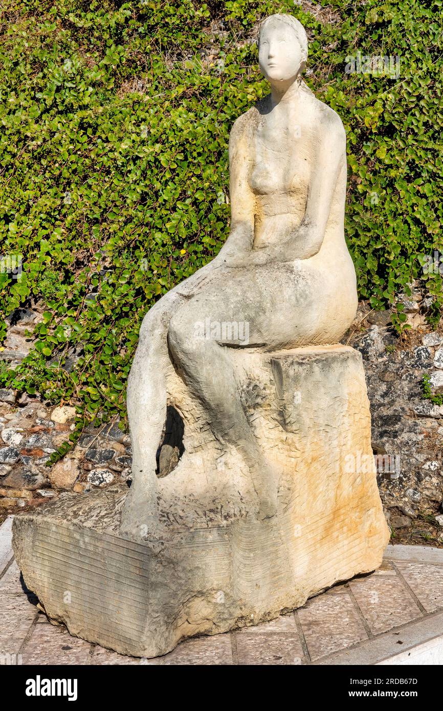 Frauenstatue in der Nähe des belvedere, Termoli, Italien Stockfoto