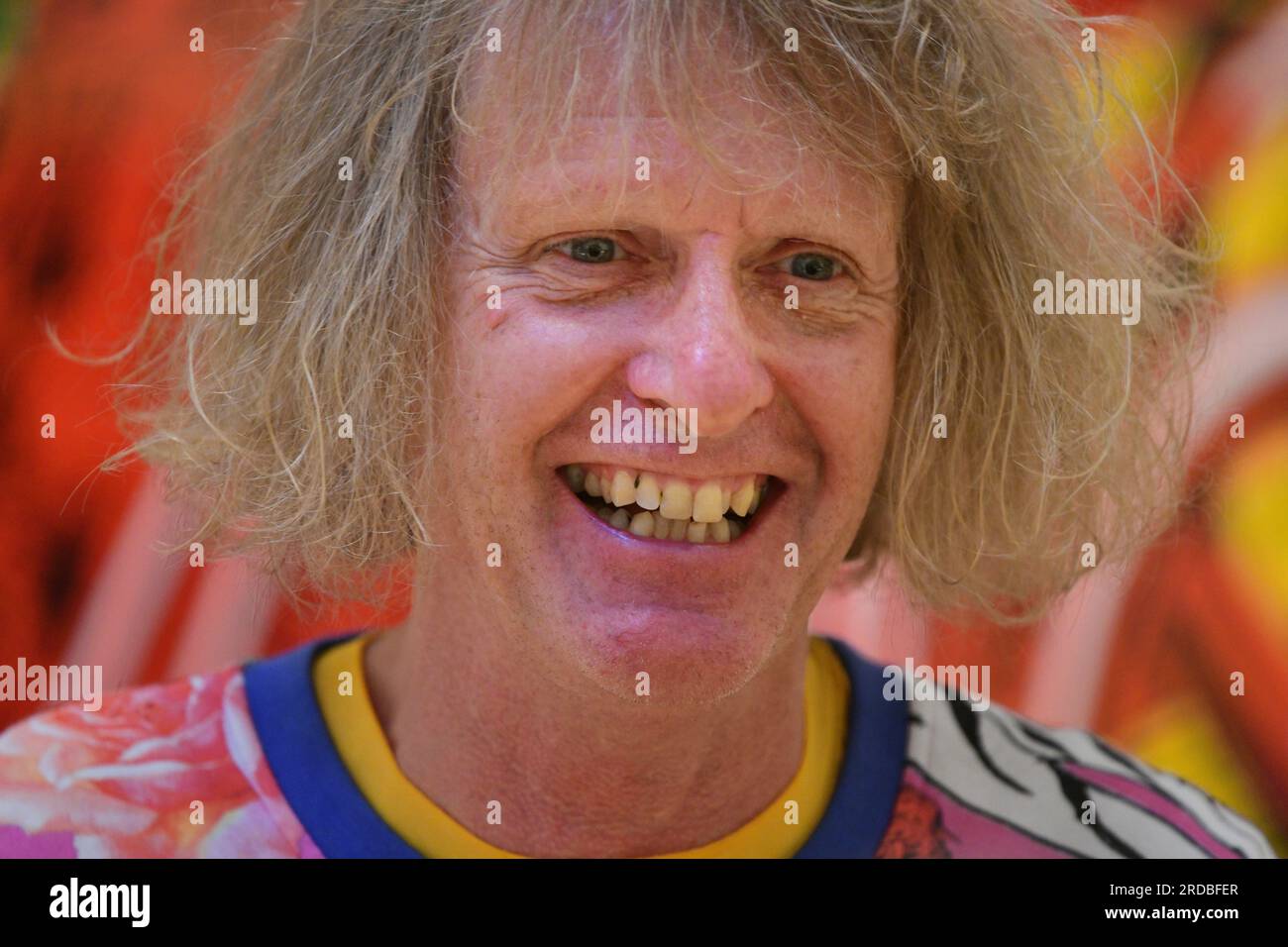 Edinburgh Scotland, Vereinigtes Königreich, 20. Juli 2023. Sir Grayson Perry beim Fototermin für Grayson Perry: Smash Hits Kunstausstellung in den National Galleries of Scotland, Royal Scottish Academy, The Mound. Live-Nachrichten von sst/alamy Stockfoto