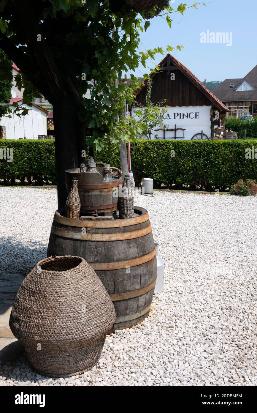Hübsche traditionelle strohgedeckte Dachhäuser Stockfoto