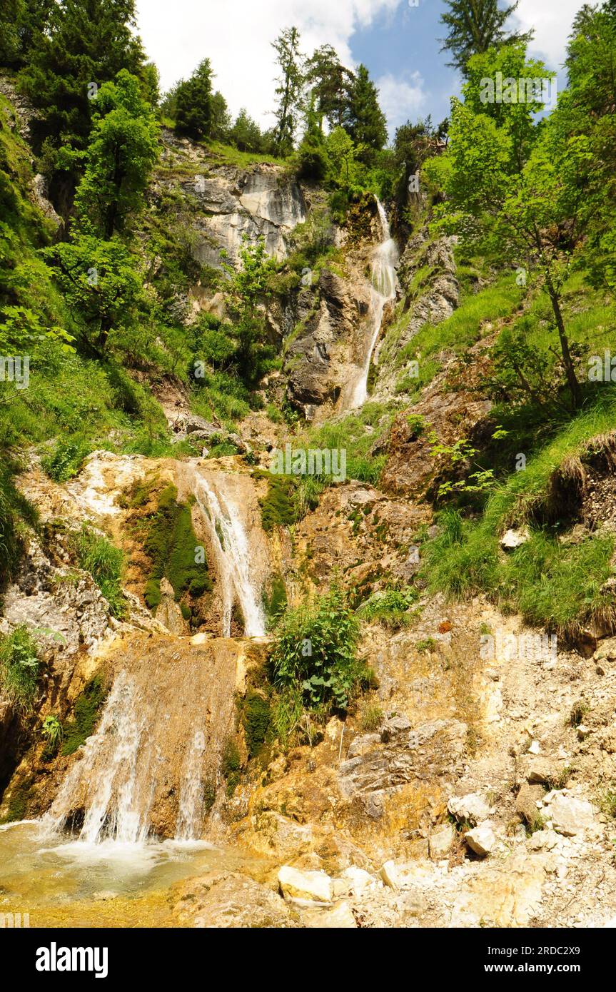 Wasserfall bei Achenkirch, Österreich, an einem sonnigen Tag Stockfoto