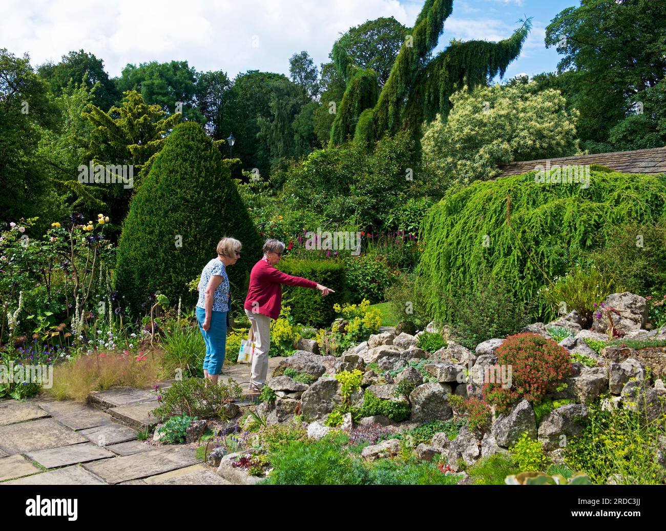 Die Gärten am York Gate, Adel, Leeds, sind für die Öffentlichkeit zugänglich, West Yorkshire, England, Großbritannien Stockfoto