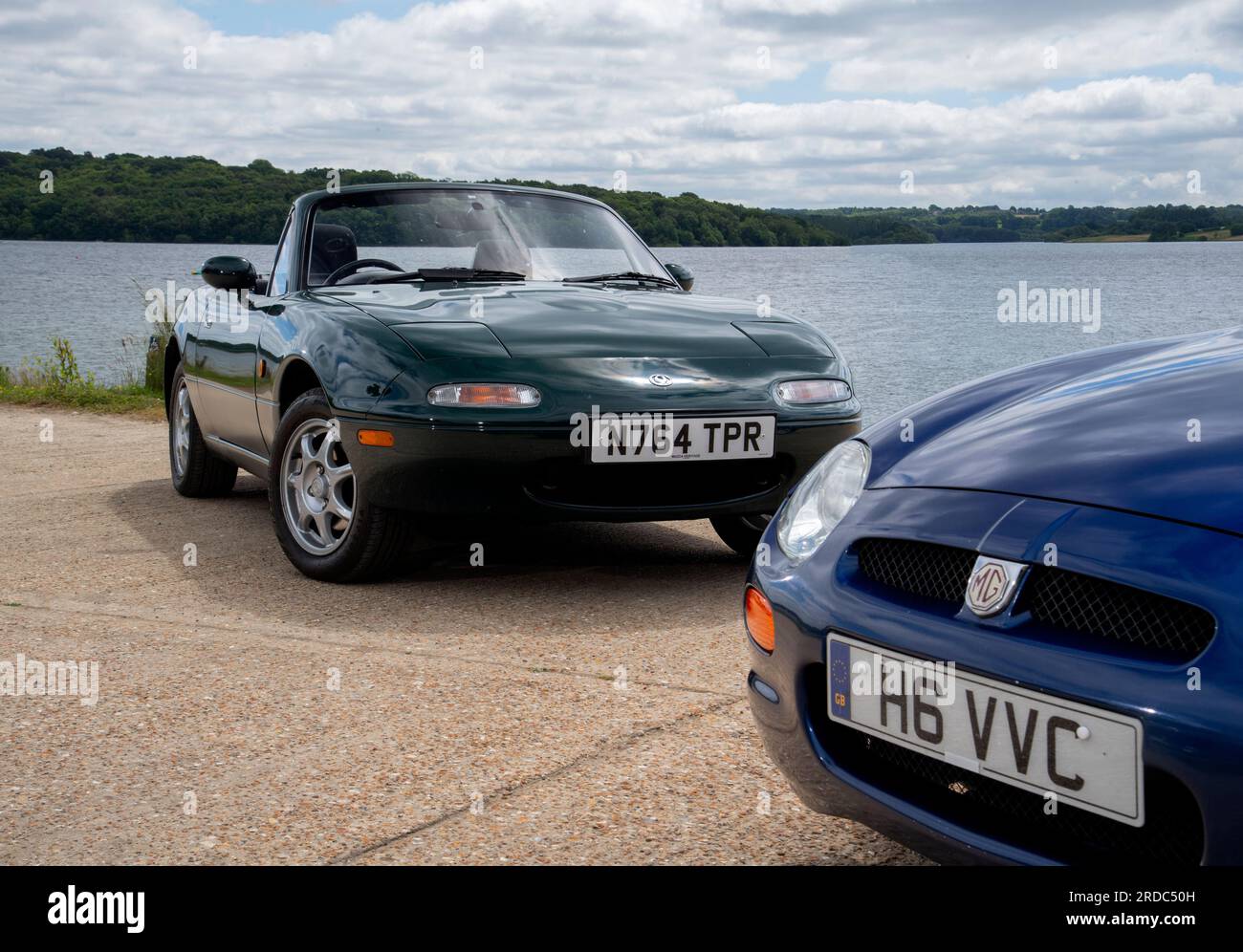 Offene Sportwagen MGF und Mk1 Mazda MX5 Stockfoto