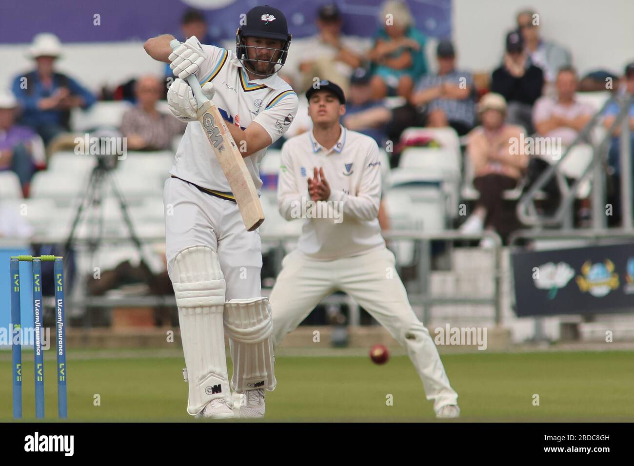 Clean Slate Headingley Stadium, Leeds, West Yorkshire, Großbritannien. 20. Juli 2023. Yorkshire County Cricket Club gegen Sussex County Cricket Club im LV= Insurance County Championship Clash am 2. Tag im Clean Slate Headingley Stadium. Adam Lyth vom Yorkshire County Cricket Club. Kredit: Touchlinepics/Alamy Live News Stockfoto